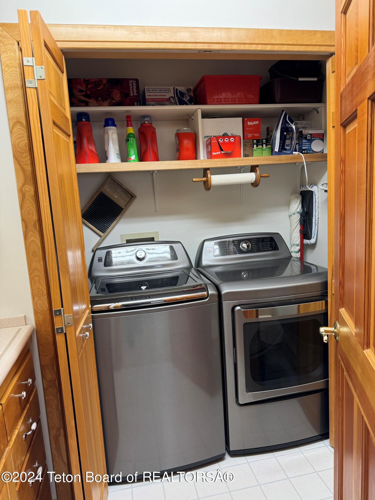 1755 W DIAMOND HITCH Drive