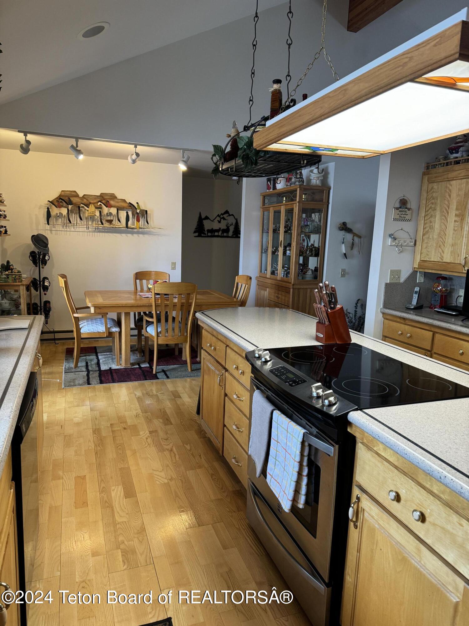 1755 W DIAMOND HITCH Drive