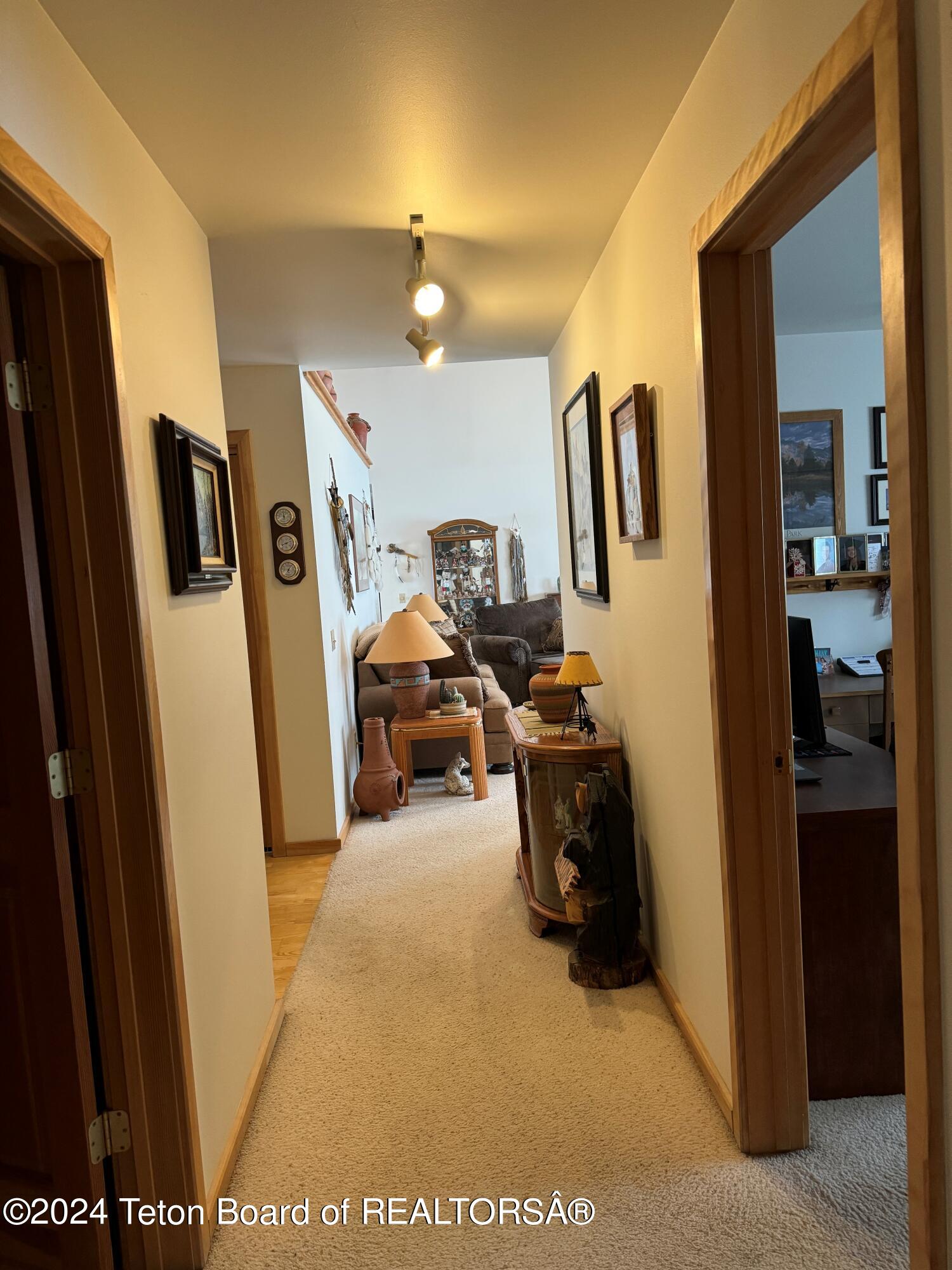 1755 W DIAMOND HITCH Drive