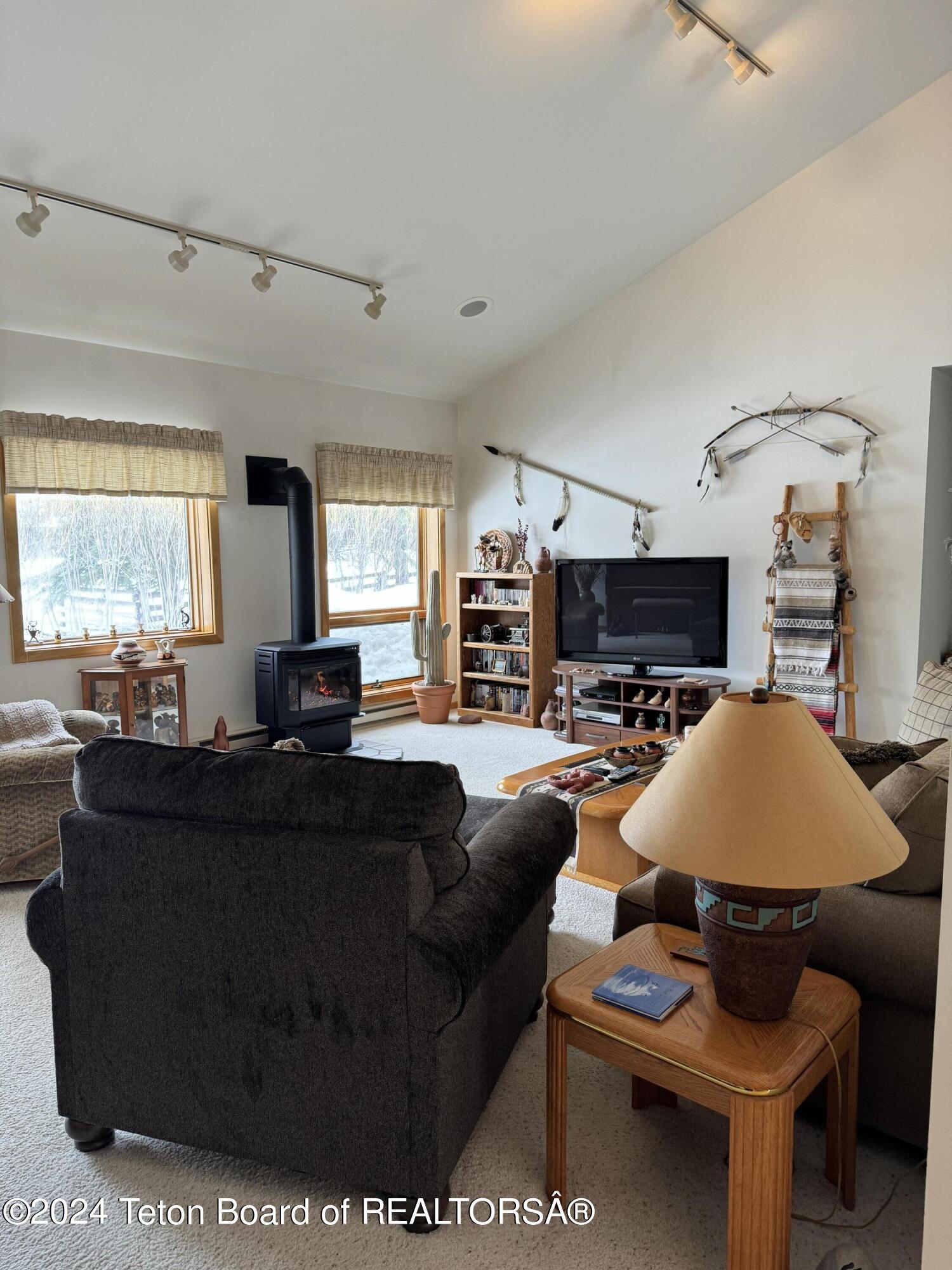 1755 W DIAMOND HITCH Drive