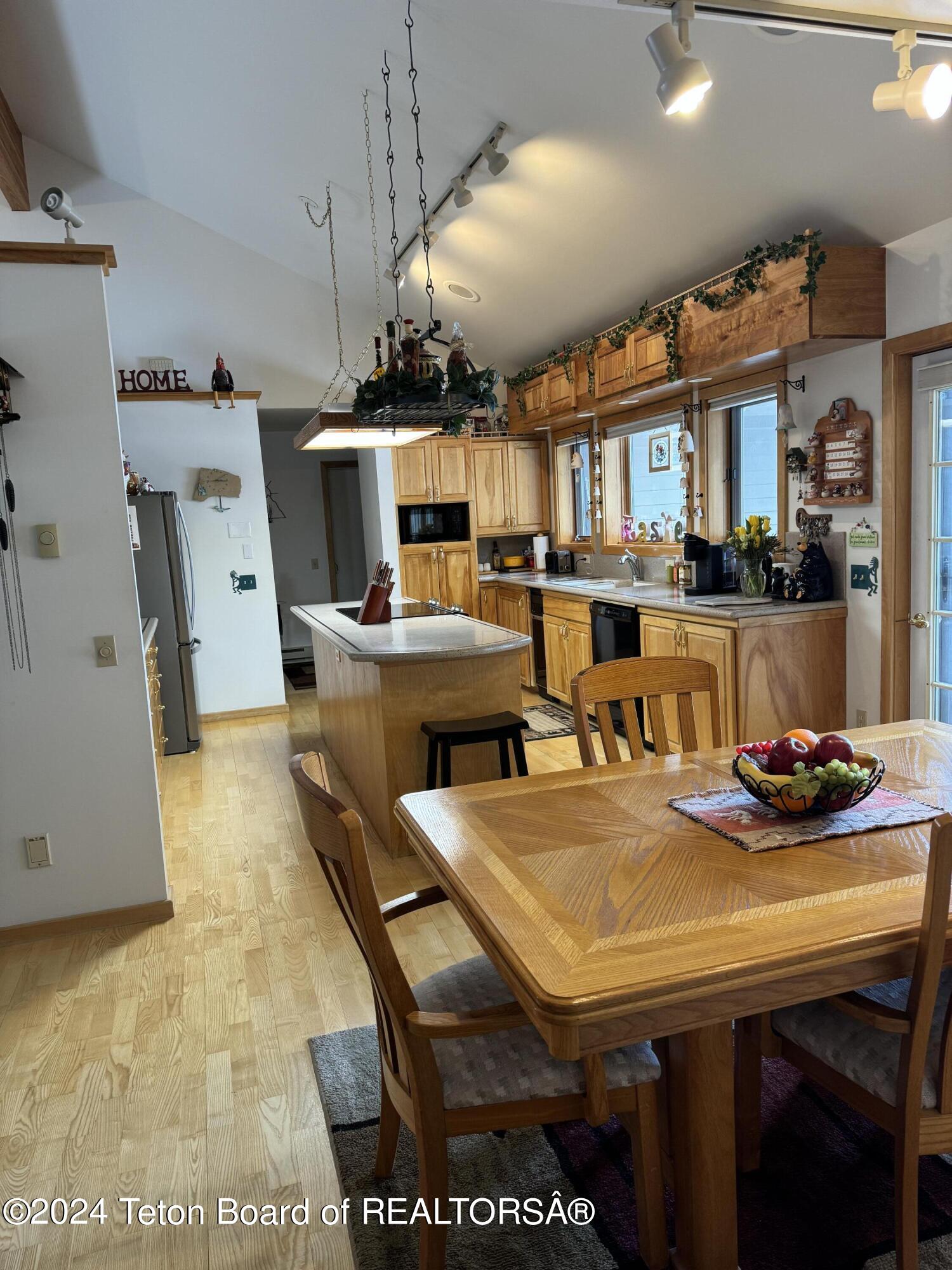 1755 W DIAMOND HITCH Drive