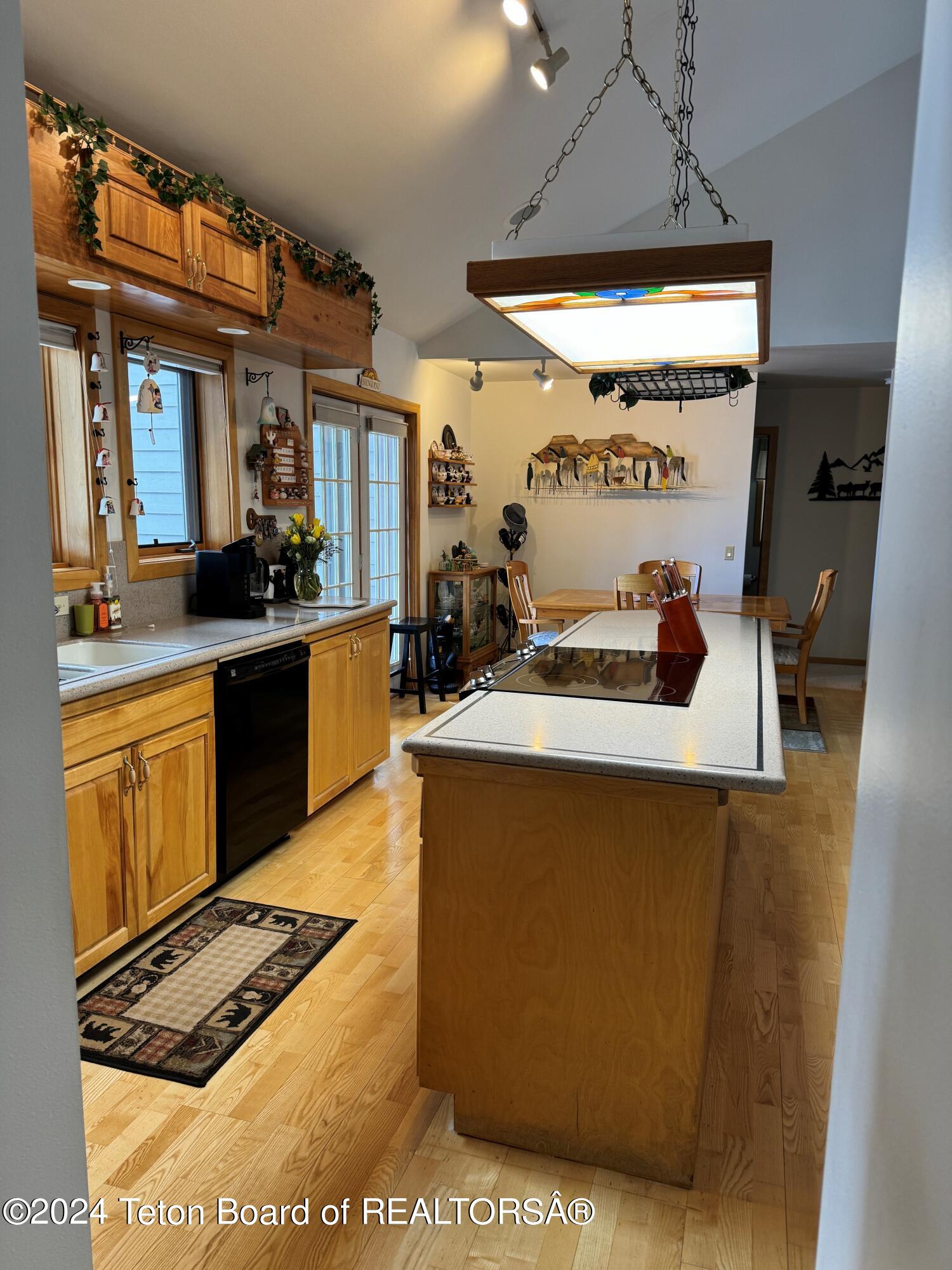 1755 W DIAMOND HITCH Drive