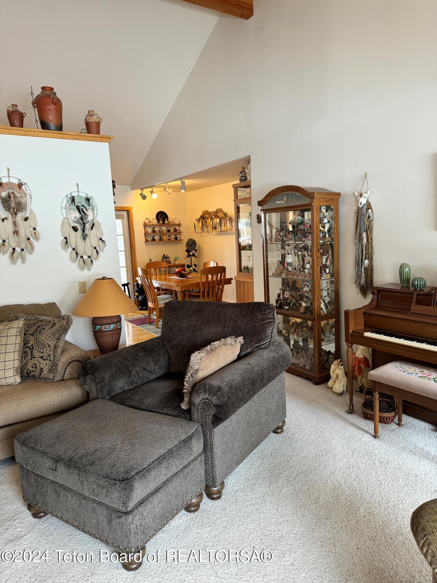 1755 W DIAMOND HITCH Drive