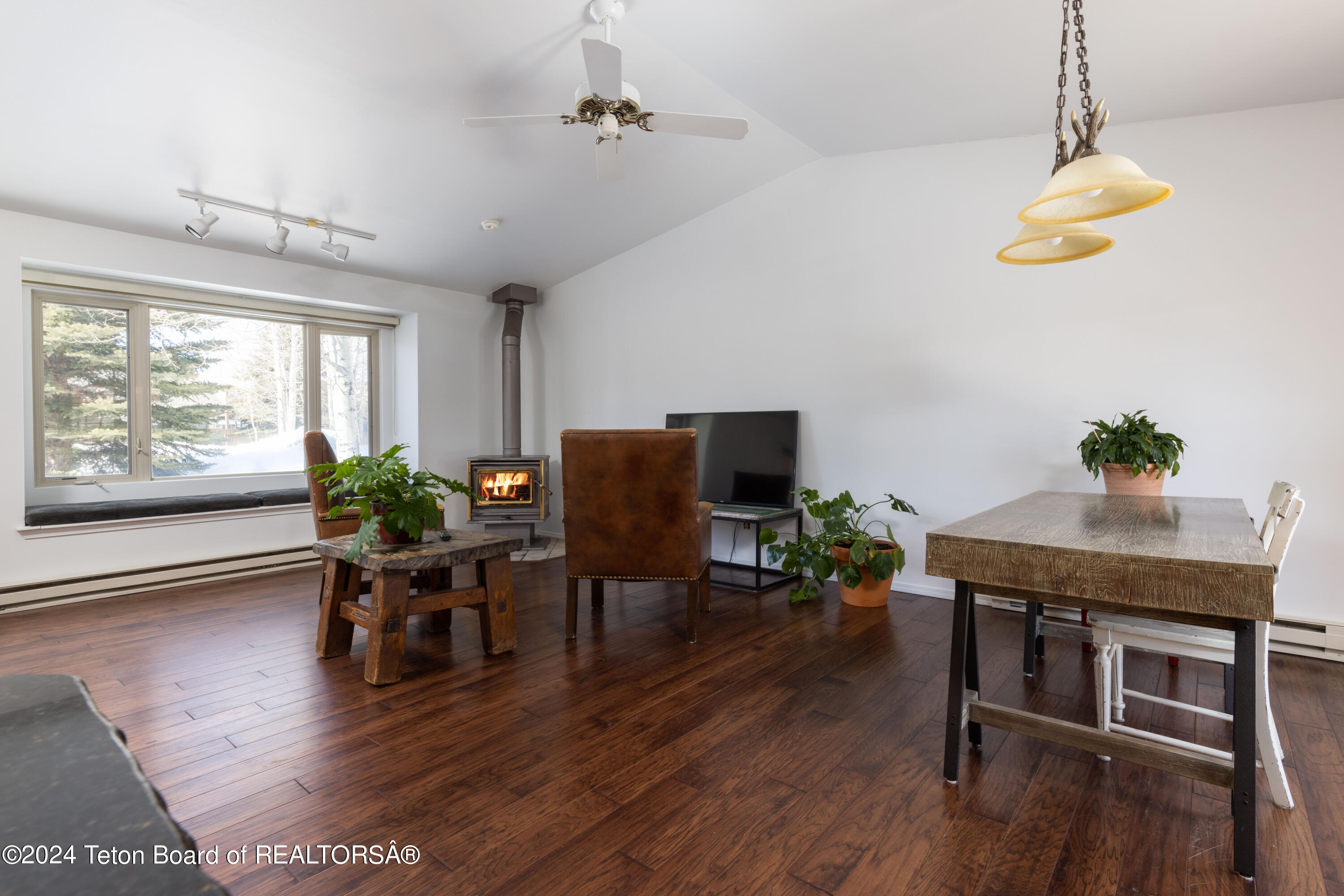 3049 RANGEVIEW Drive