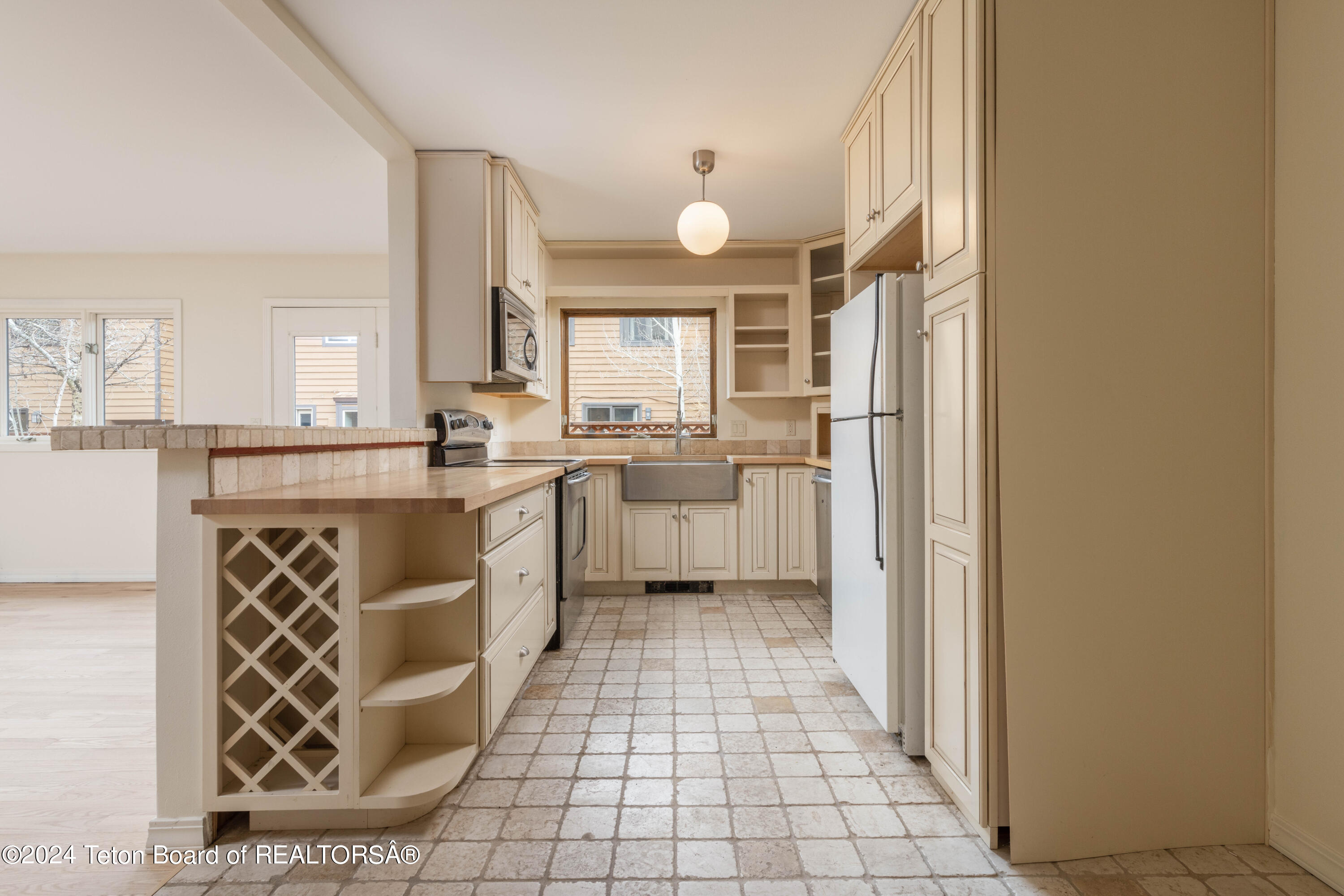 826 POWDERHORN Lane, C