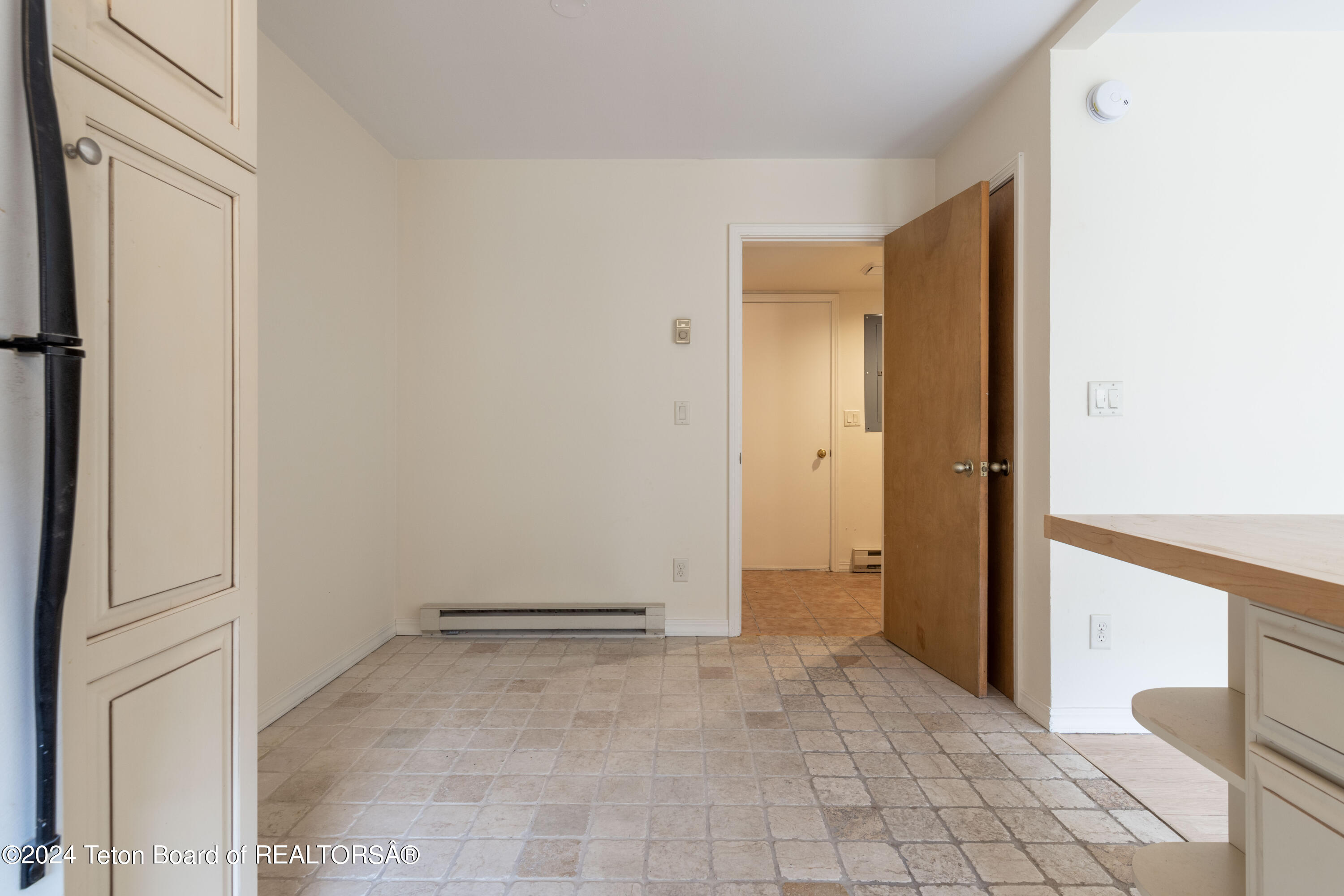 826 POWDERHORN Lane, C