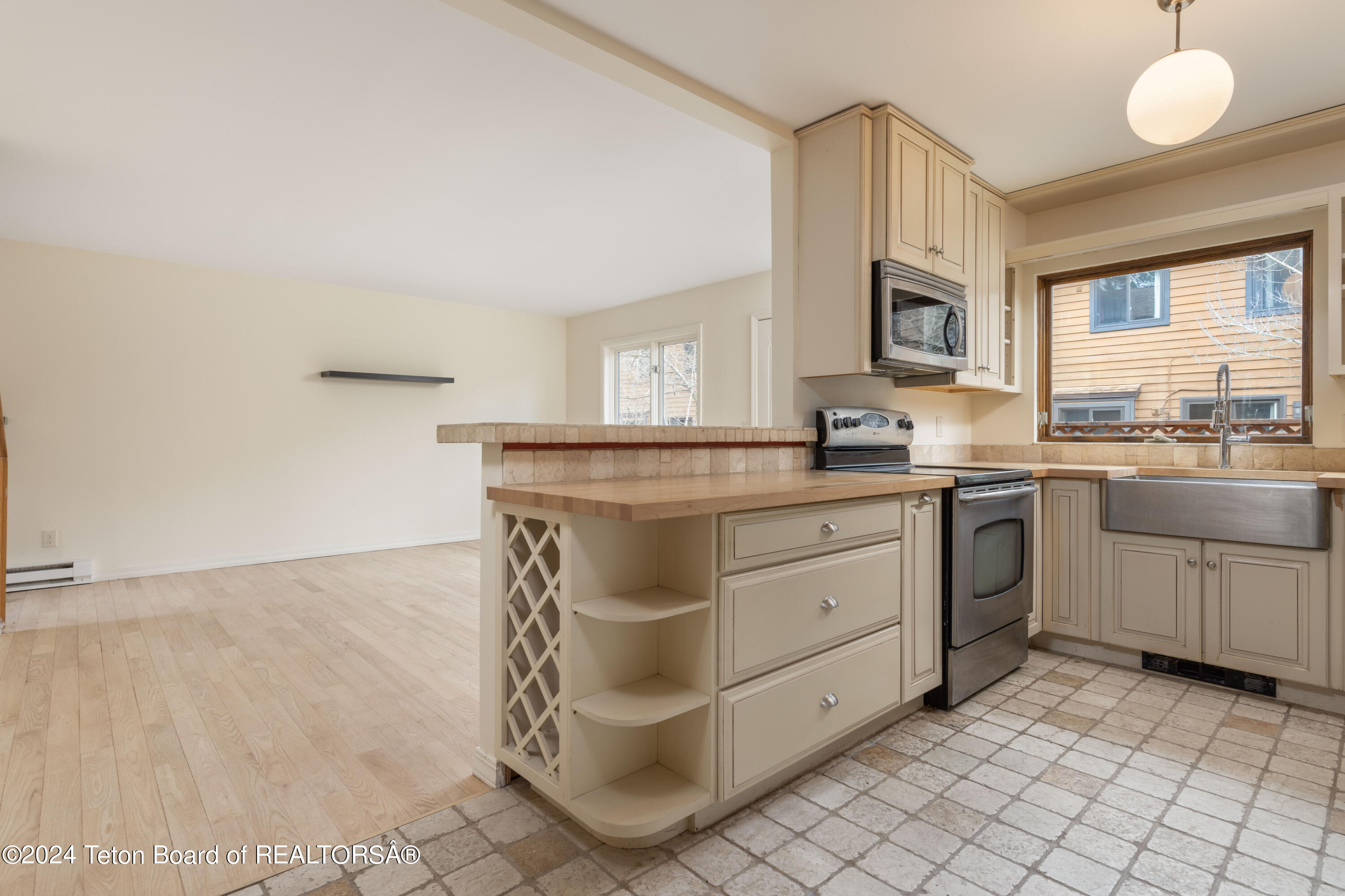 826 POWDERHORN Lane, C