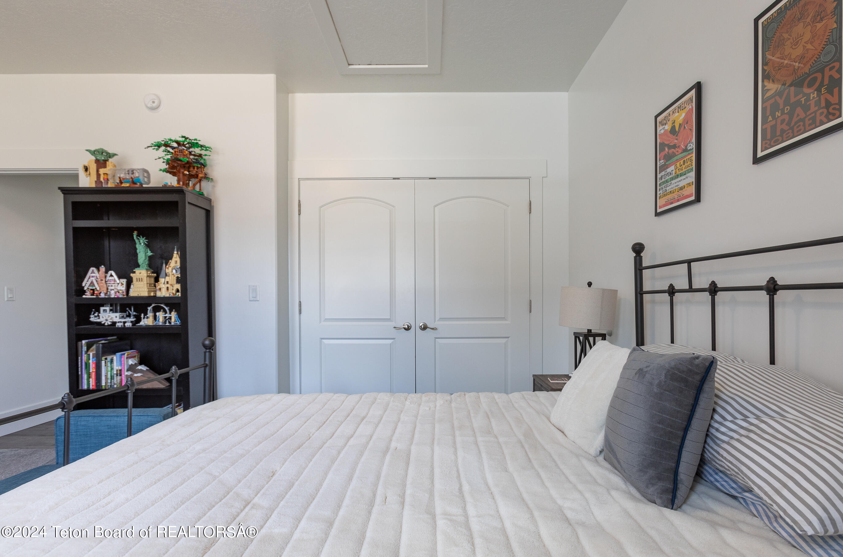 894 CEDAR CREEK DRIVE