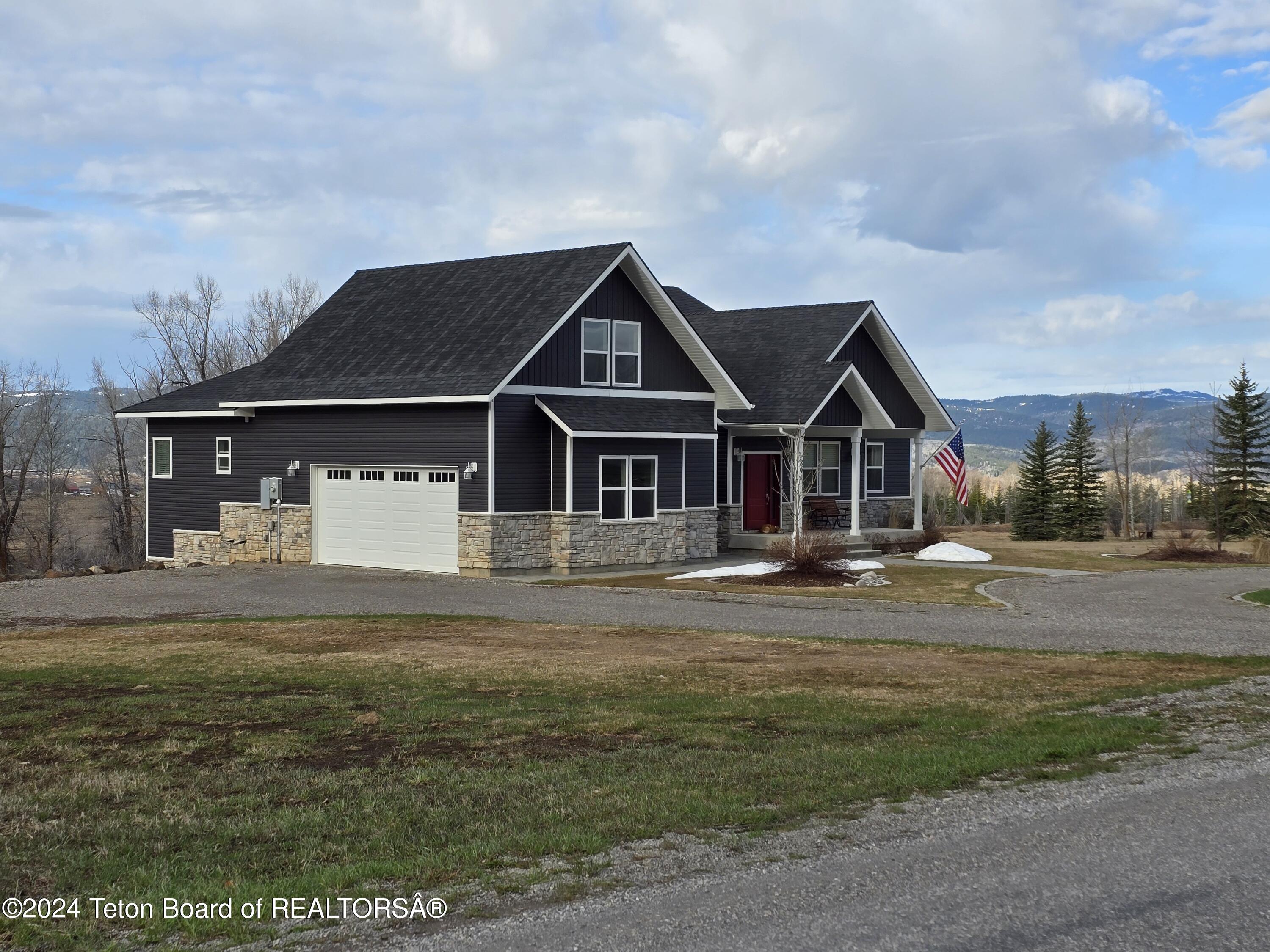 894 CEDAR CREEK DRIVE