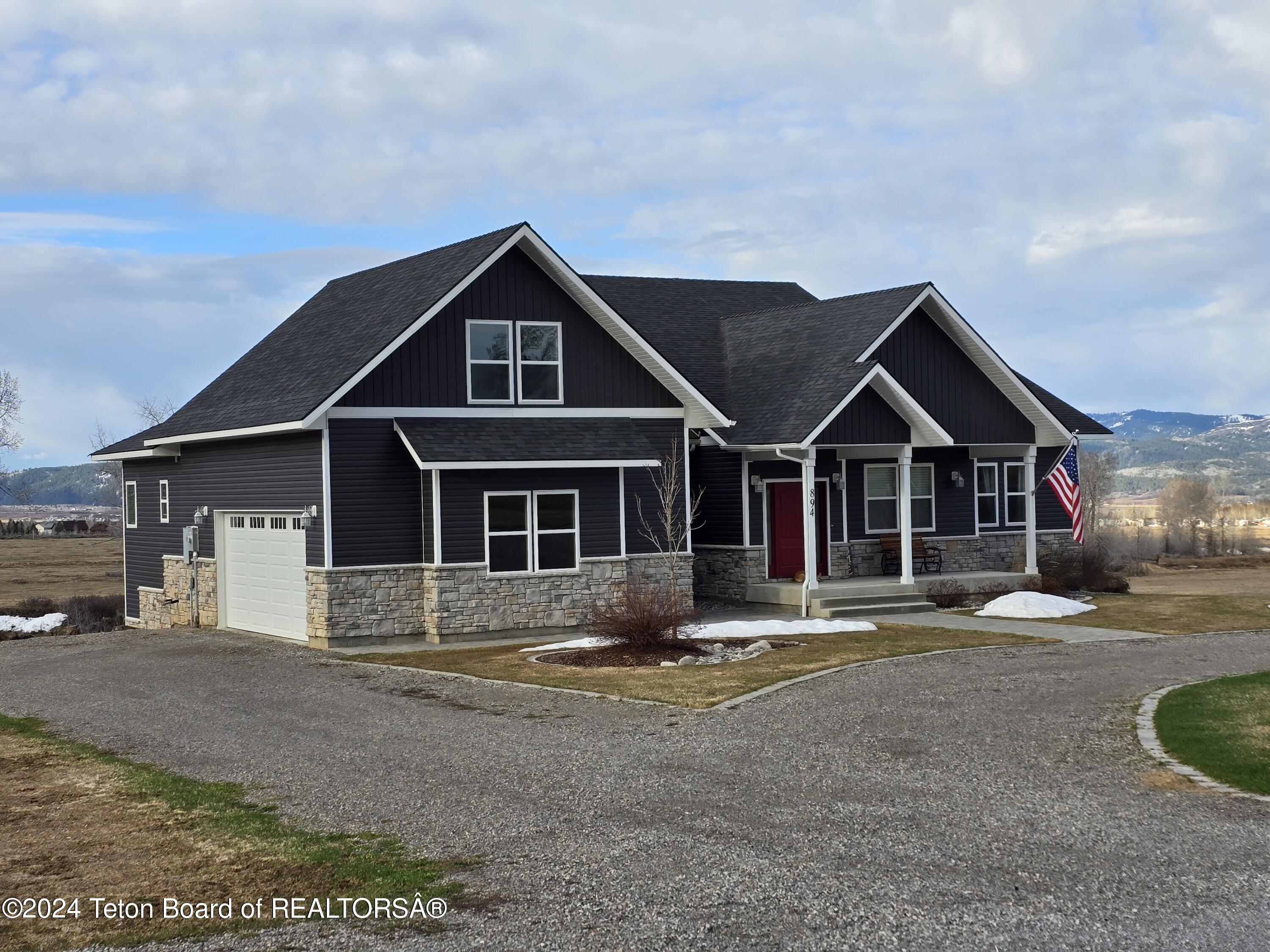 894 CEDAR CREEK DRIVE