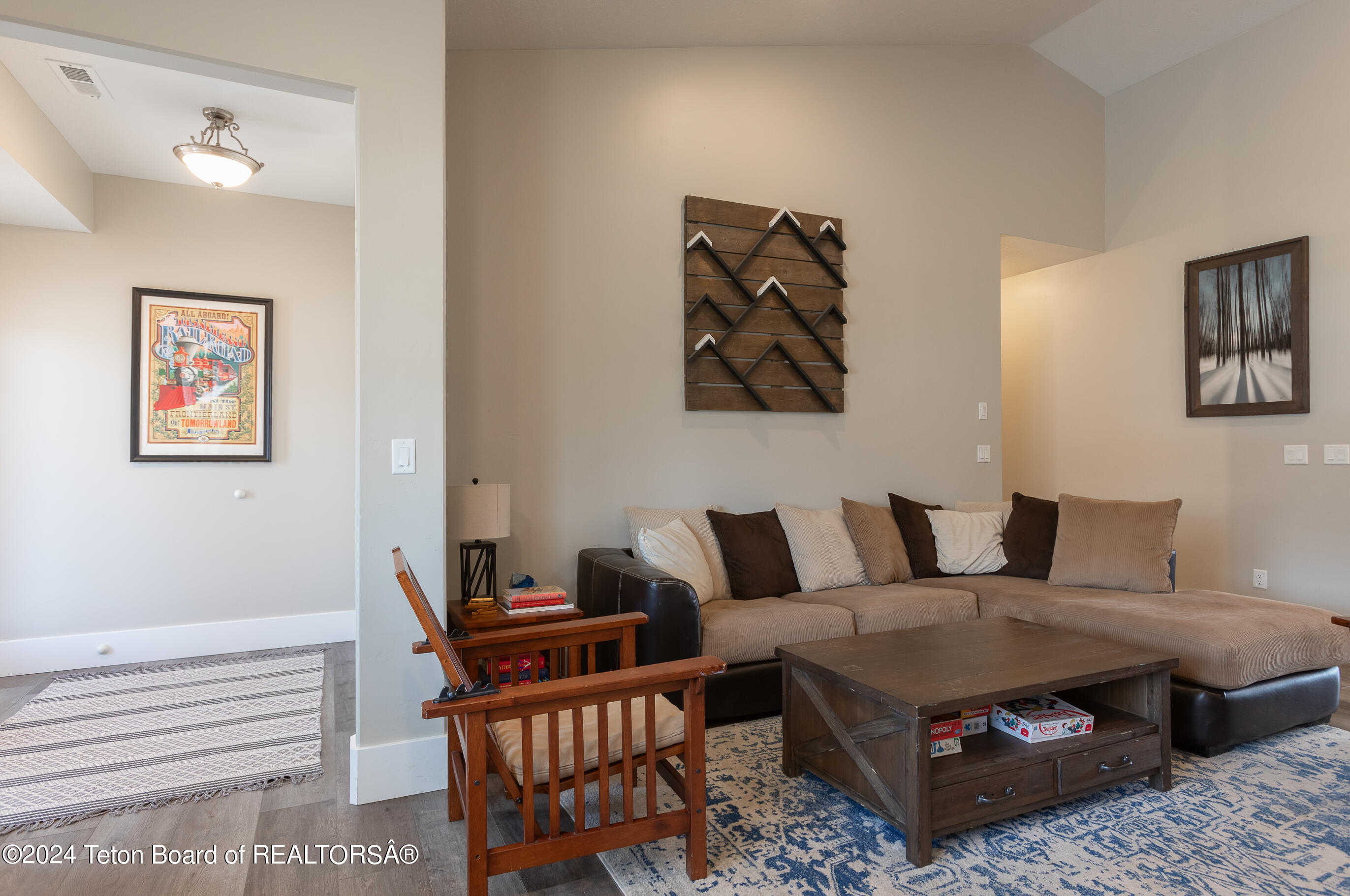 894 CEDAR CREEK DRIVE