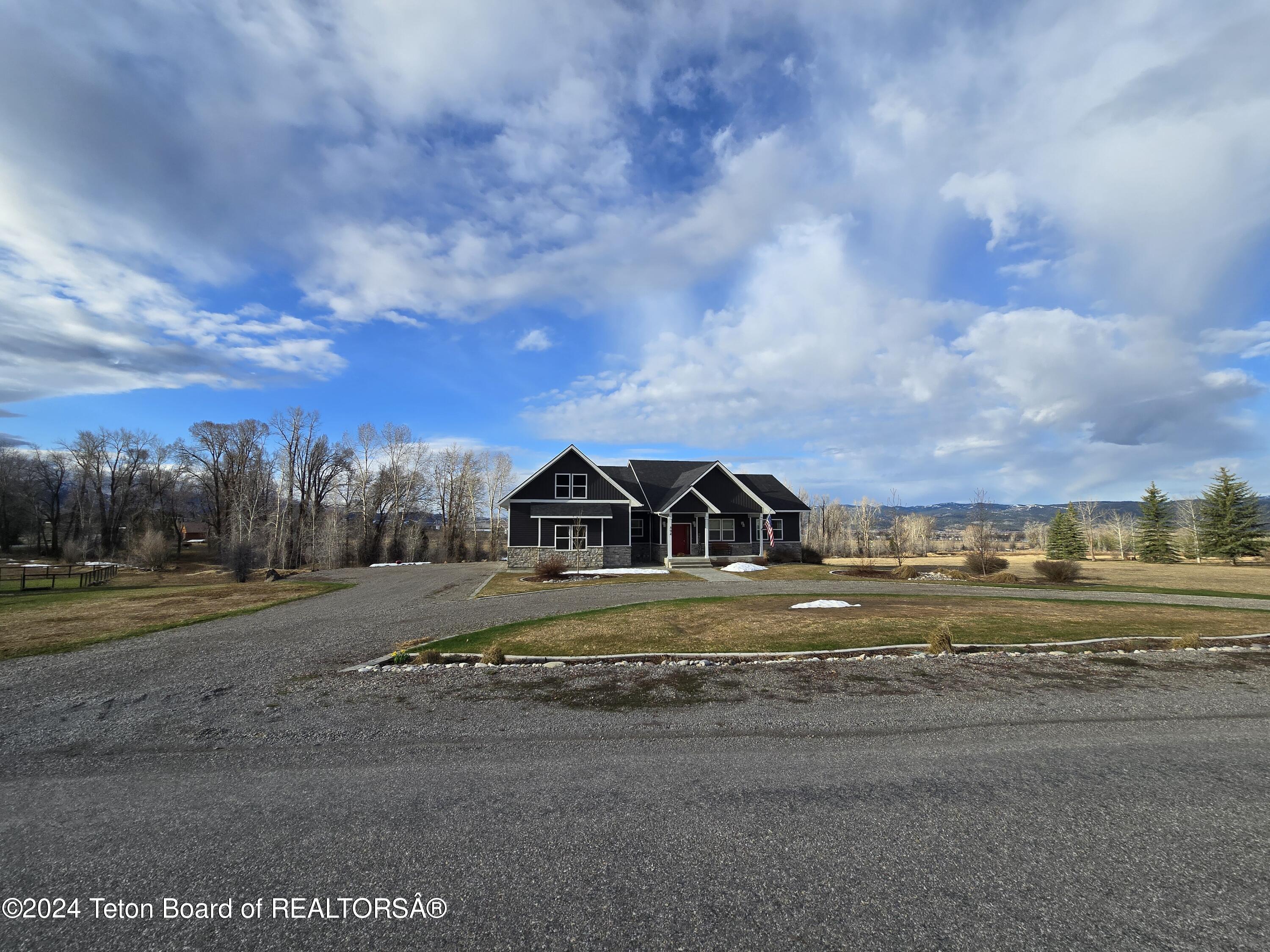 894 CEDAR CREEK DRIVE