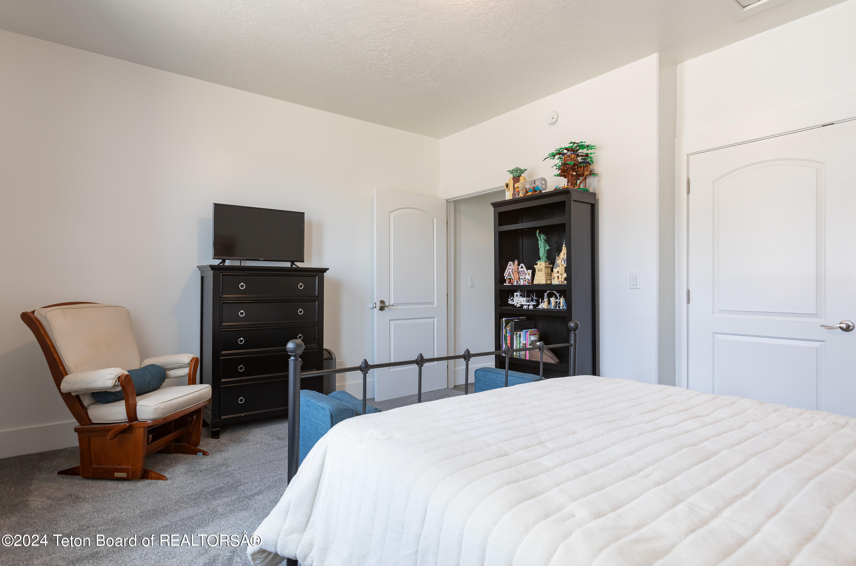 894 CEDAR CREEK DRIVE