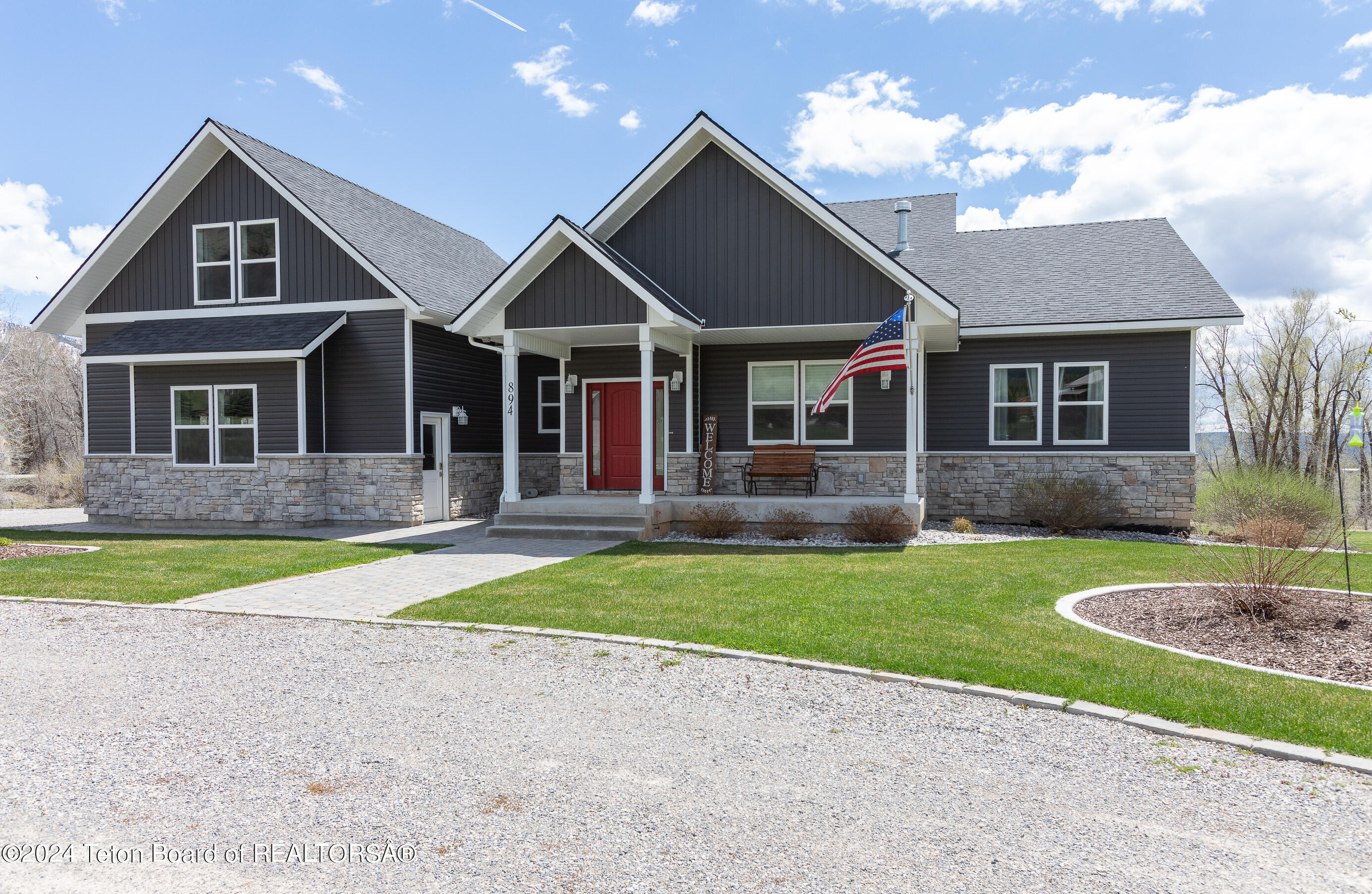 894 CEDAR CREEK DRIVE