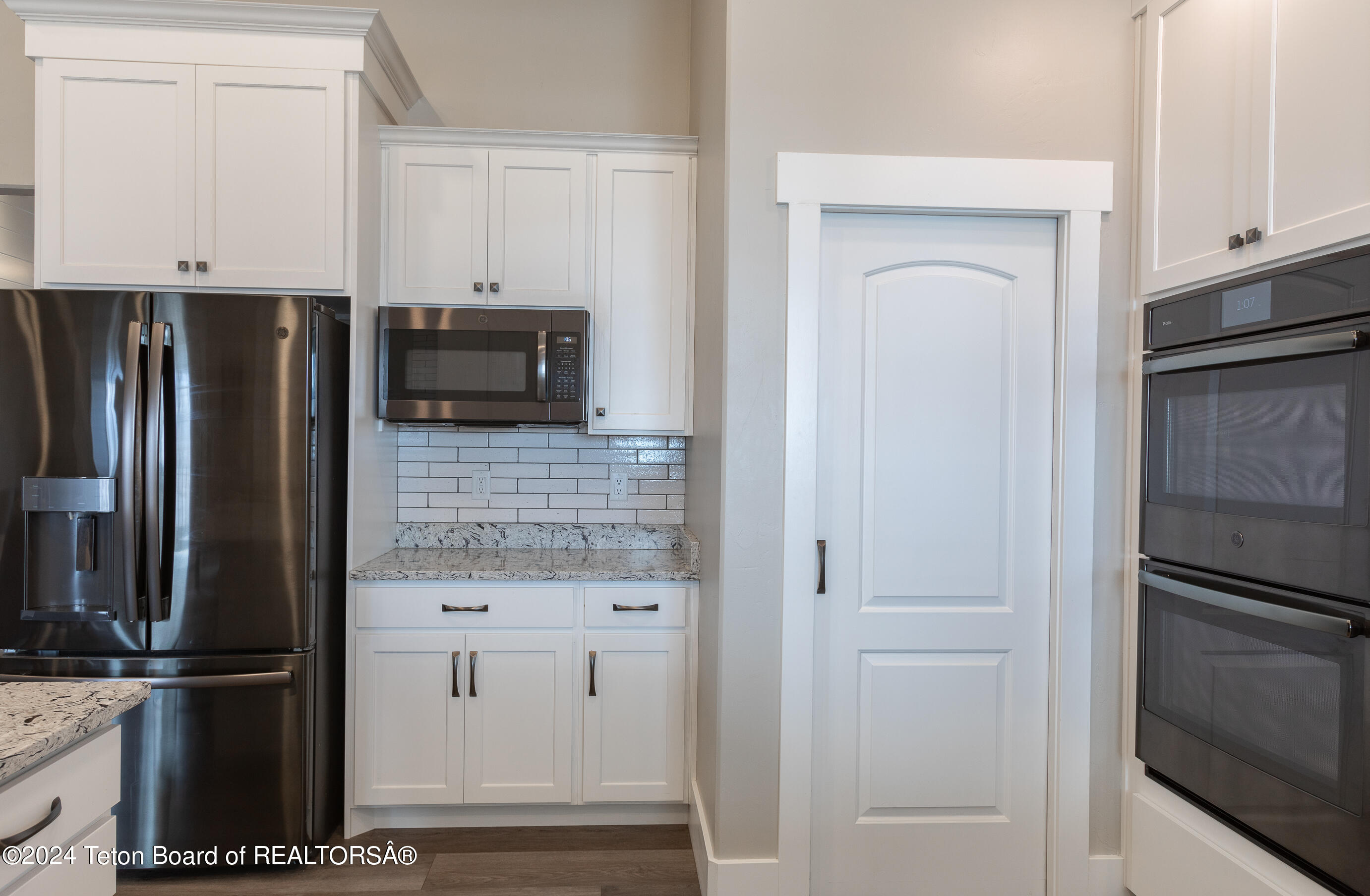 894 CEDAR CREEK DRIVE