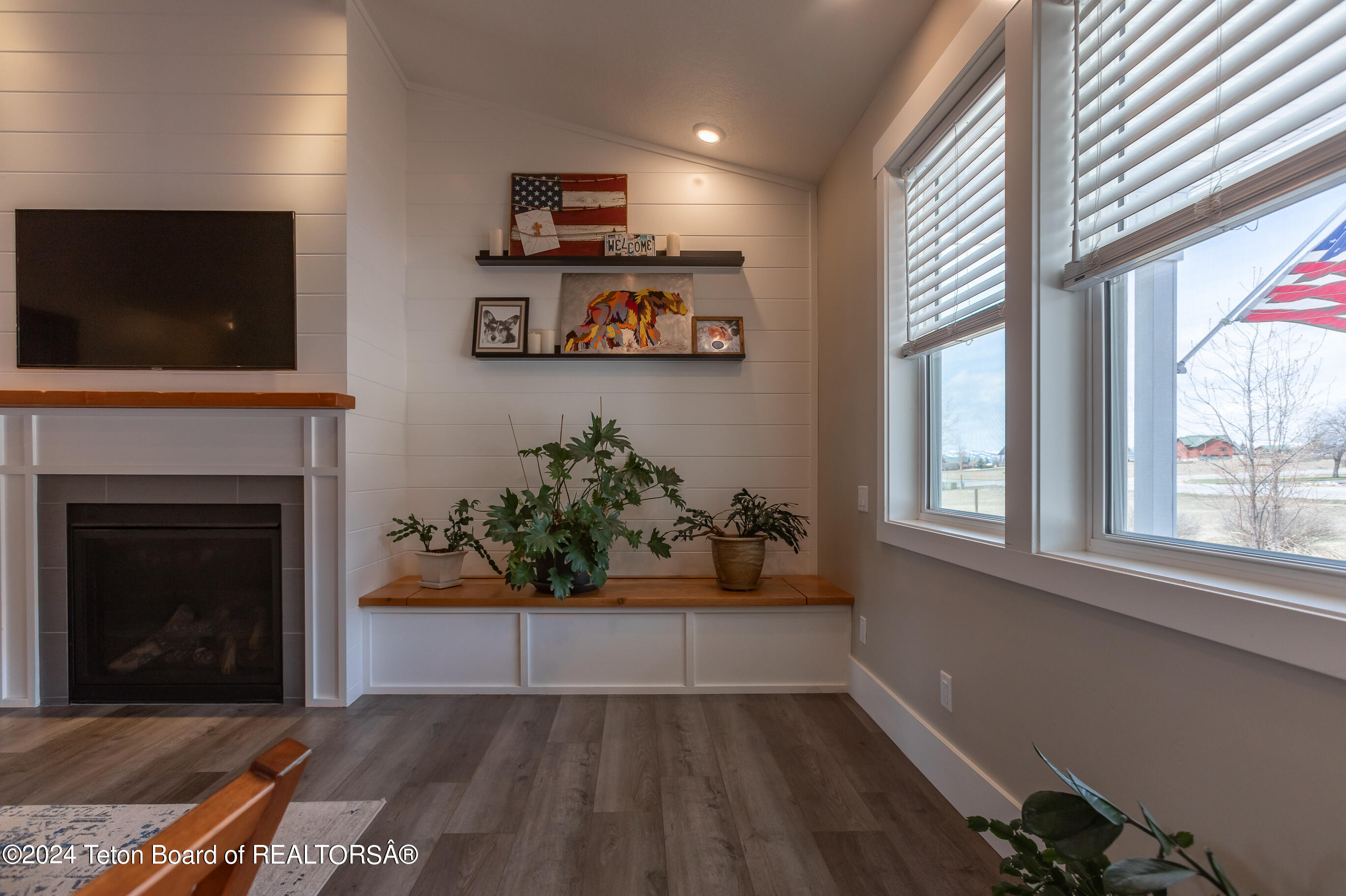 894 CEDAR CREEK DRIVE