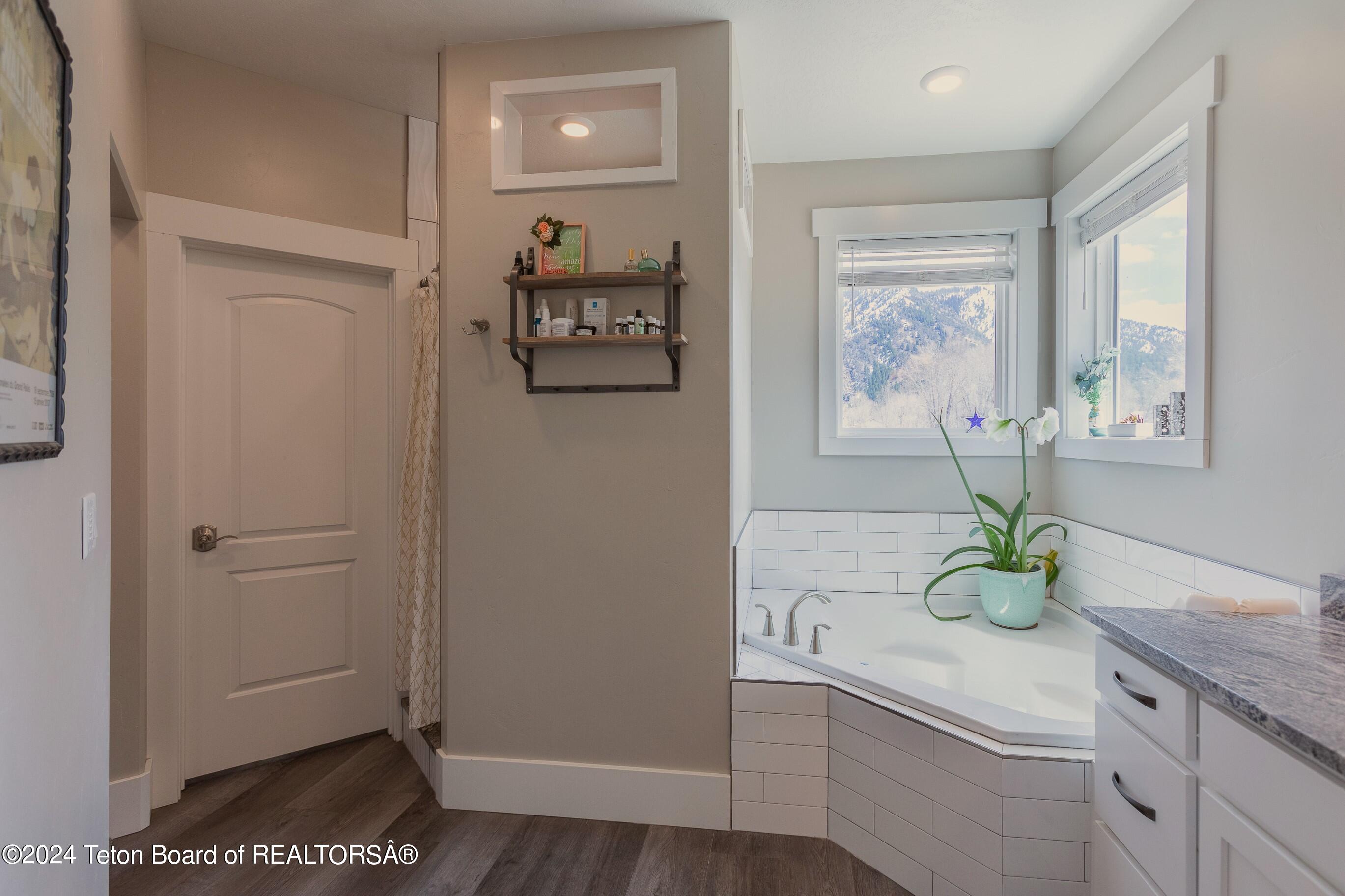 894 CEDAR CREEK DRIVE