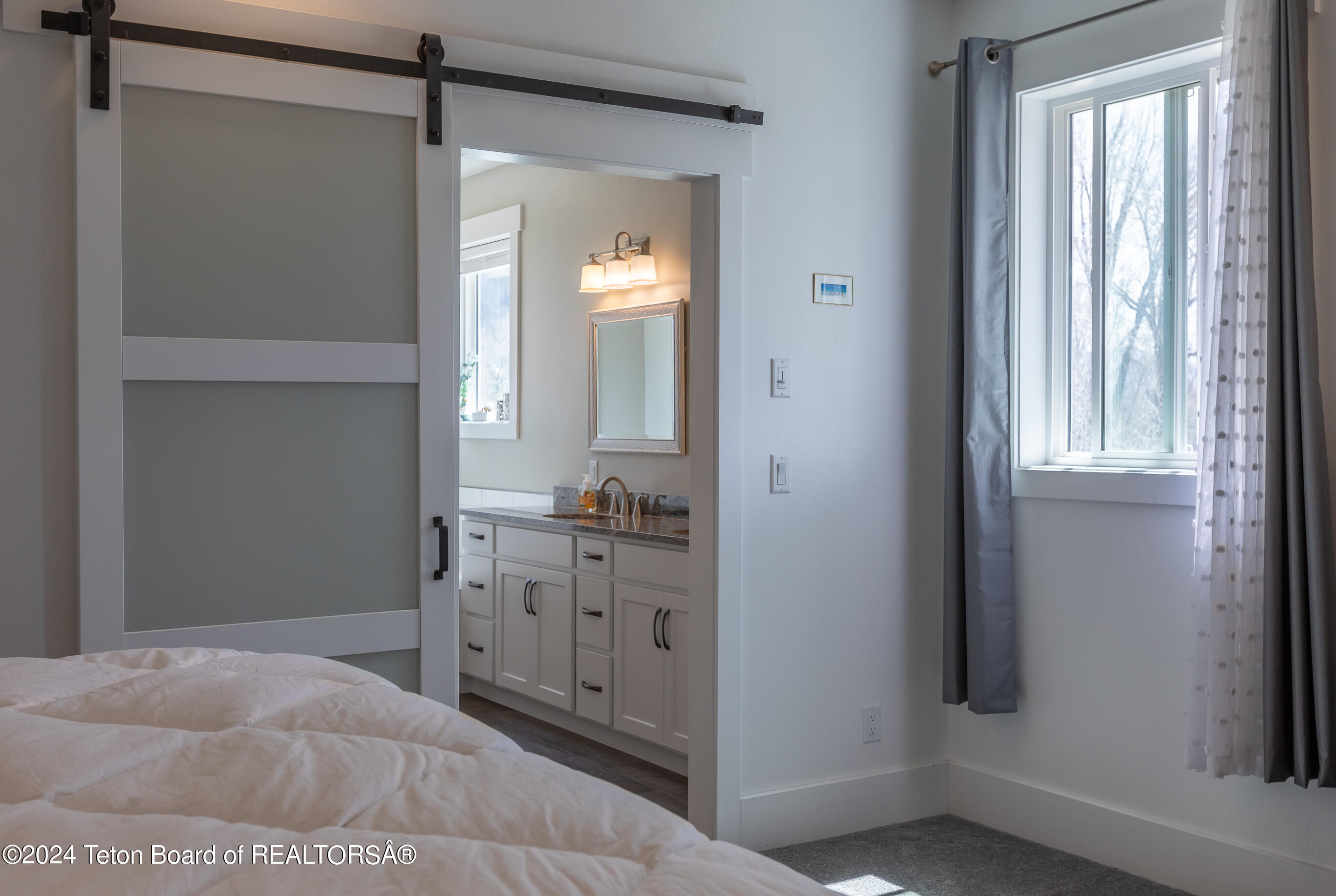 894 CEDAR CREEK DRIVE