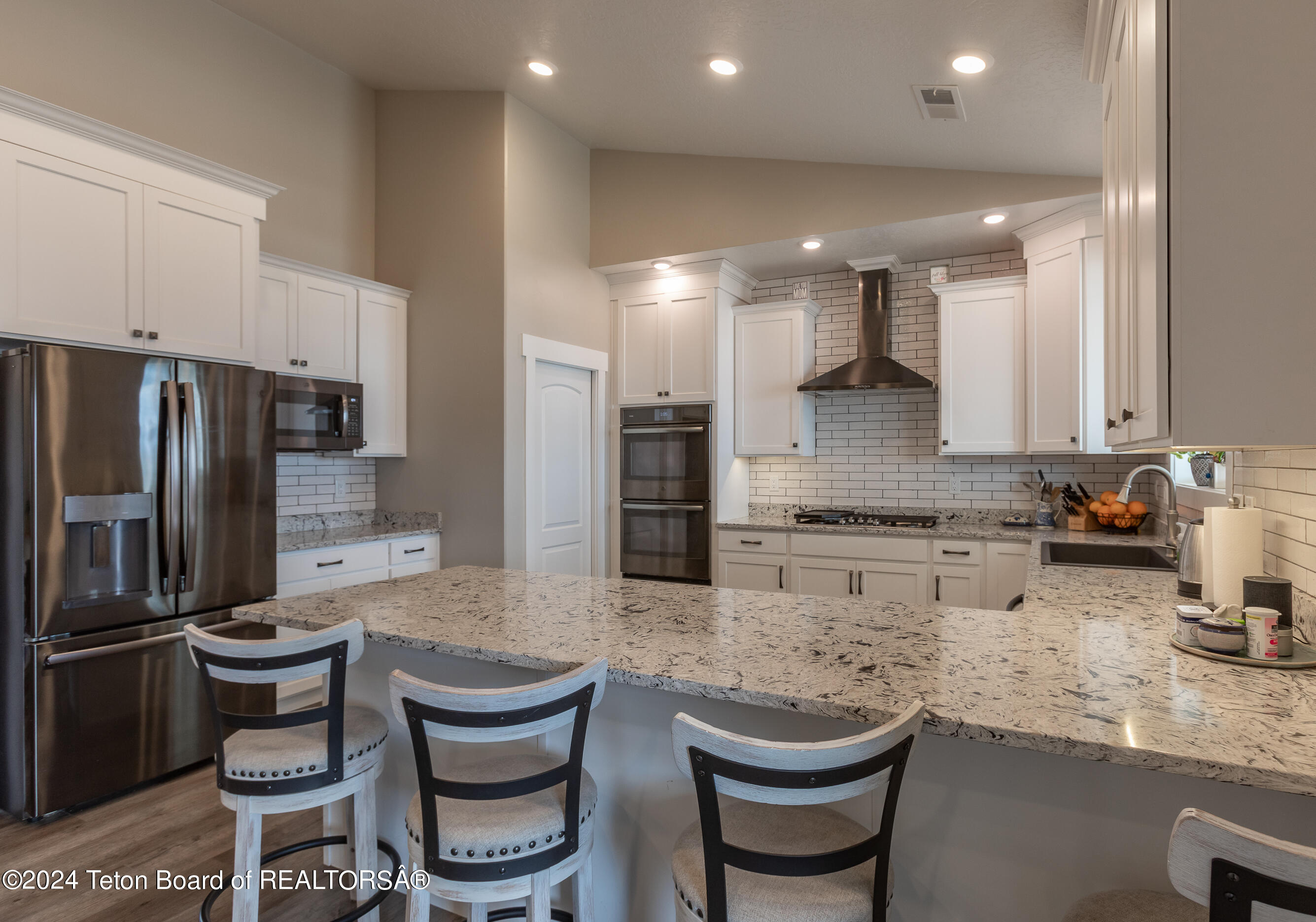 894 CEDAR CREEK DRIVE