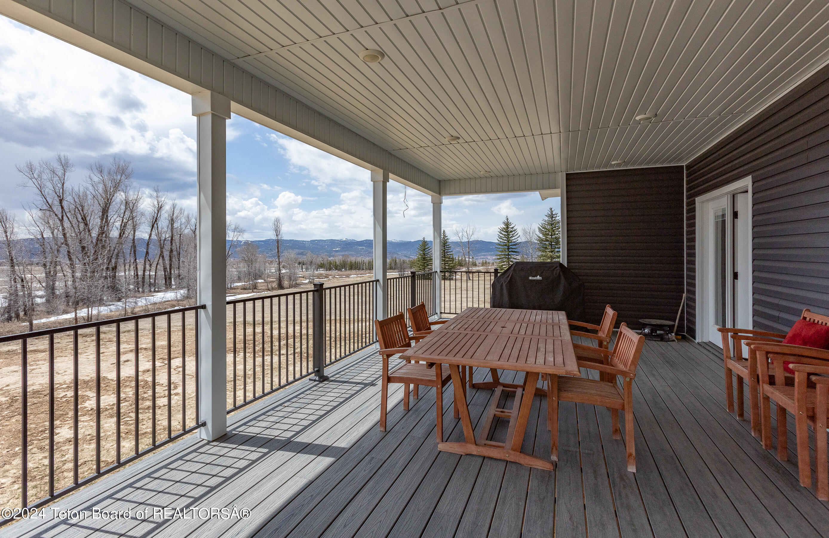 894 CEDAR CREEK DRIVE