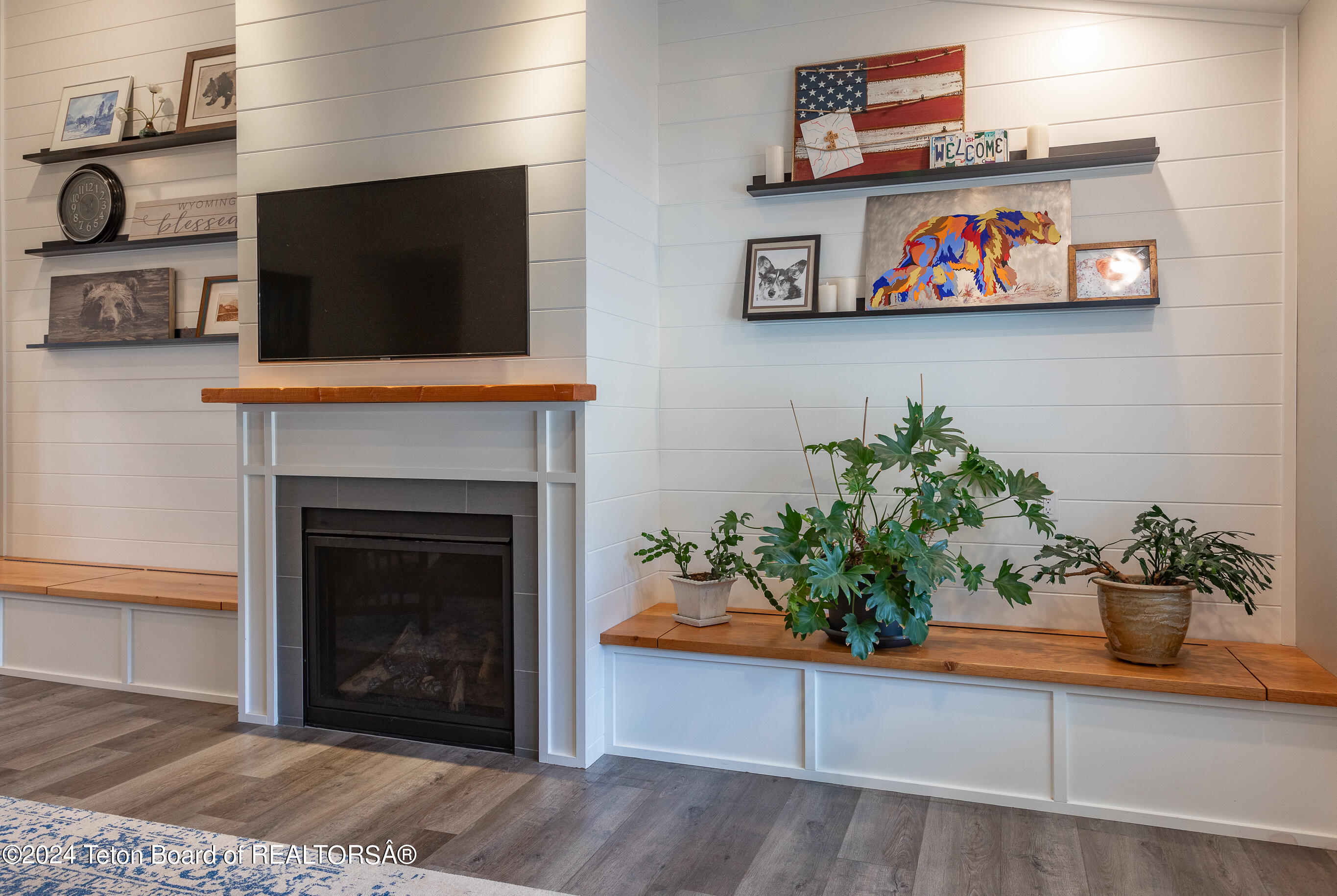 894 CEDAR CREEK DRIVE