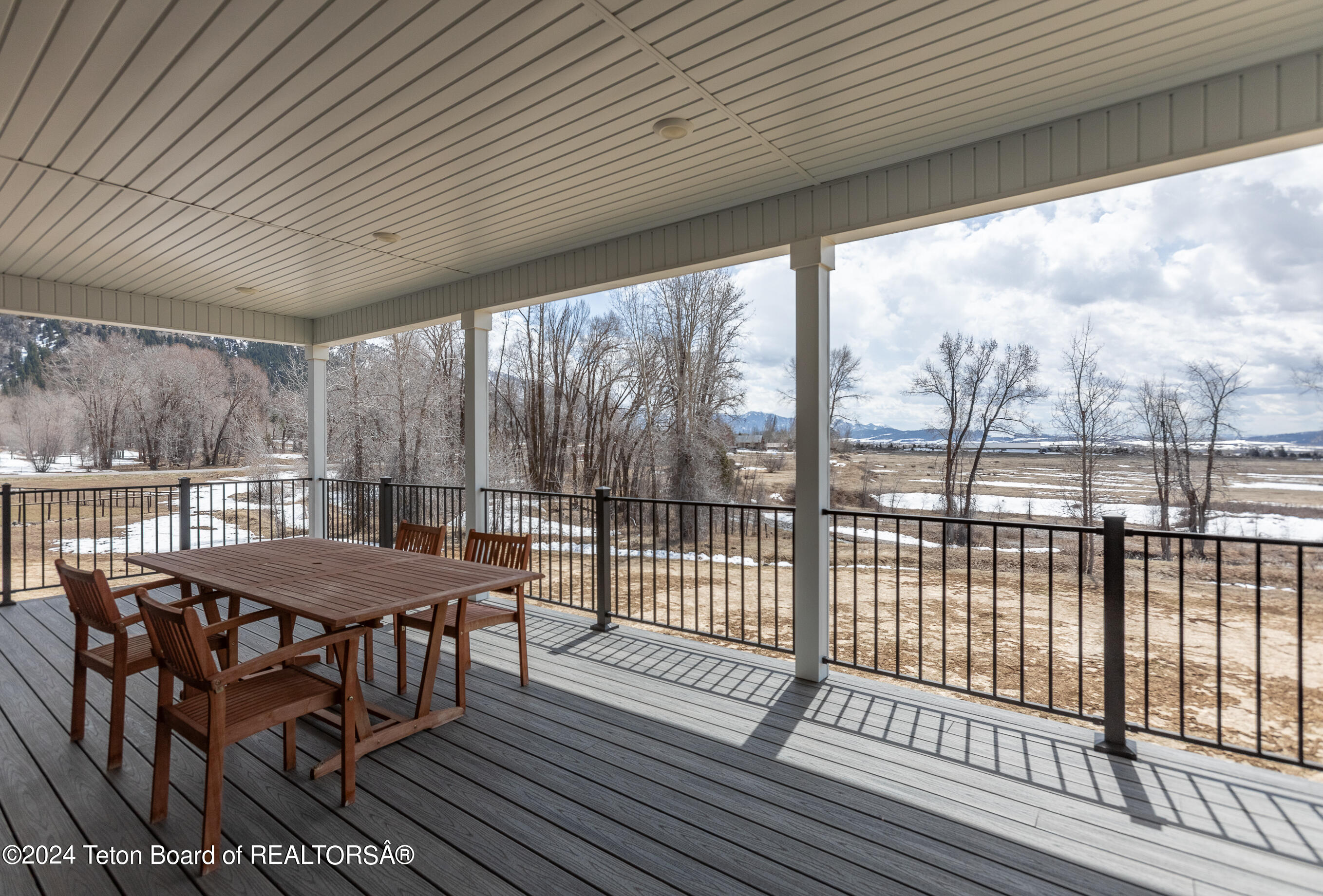 894 CEDAR CREEK DRIVE