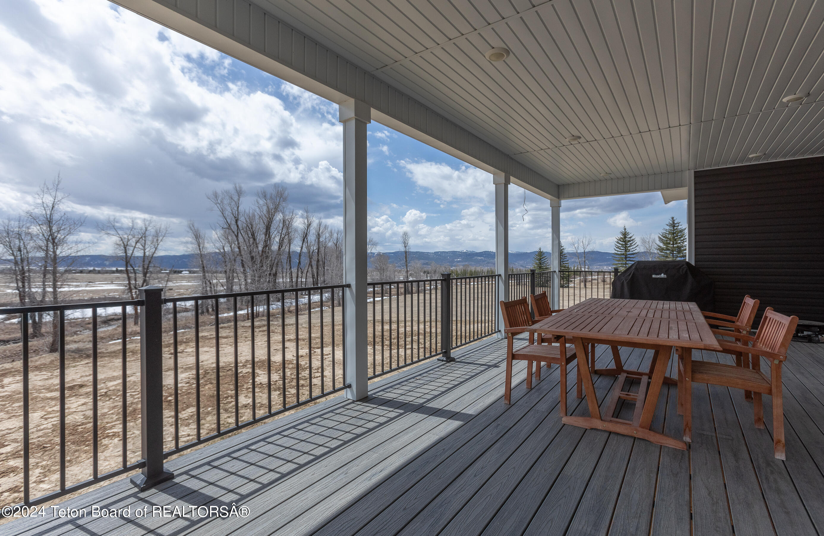 894 CEDAR CREEK DRIVE