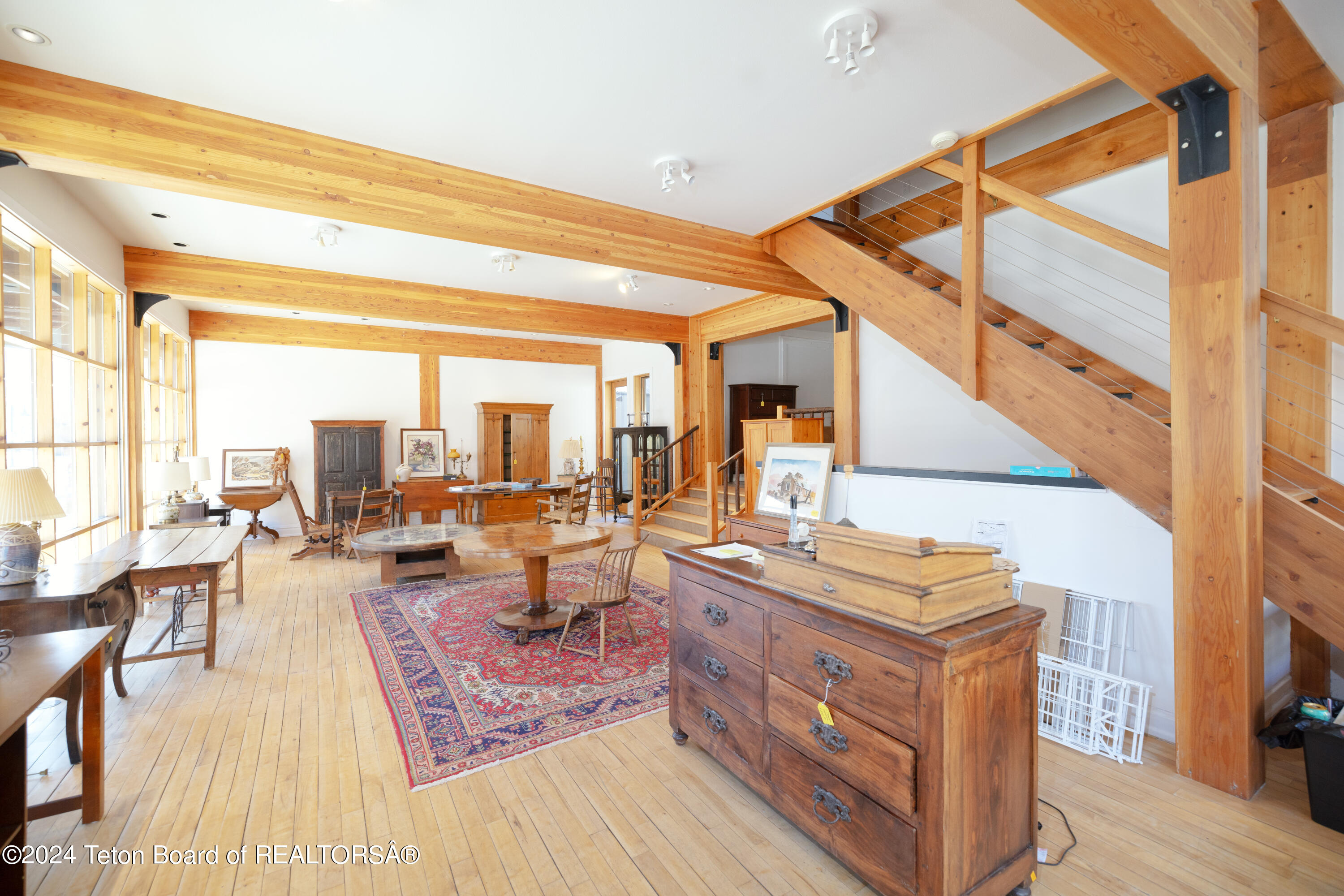 164 E DELONEY Avenue