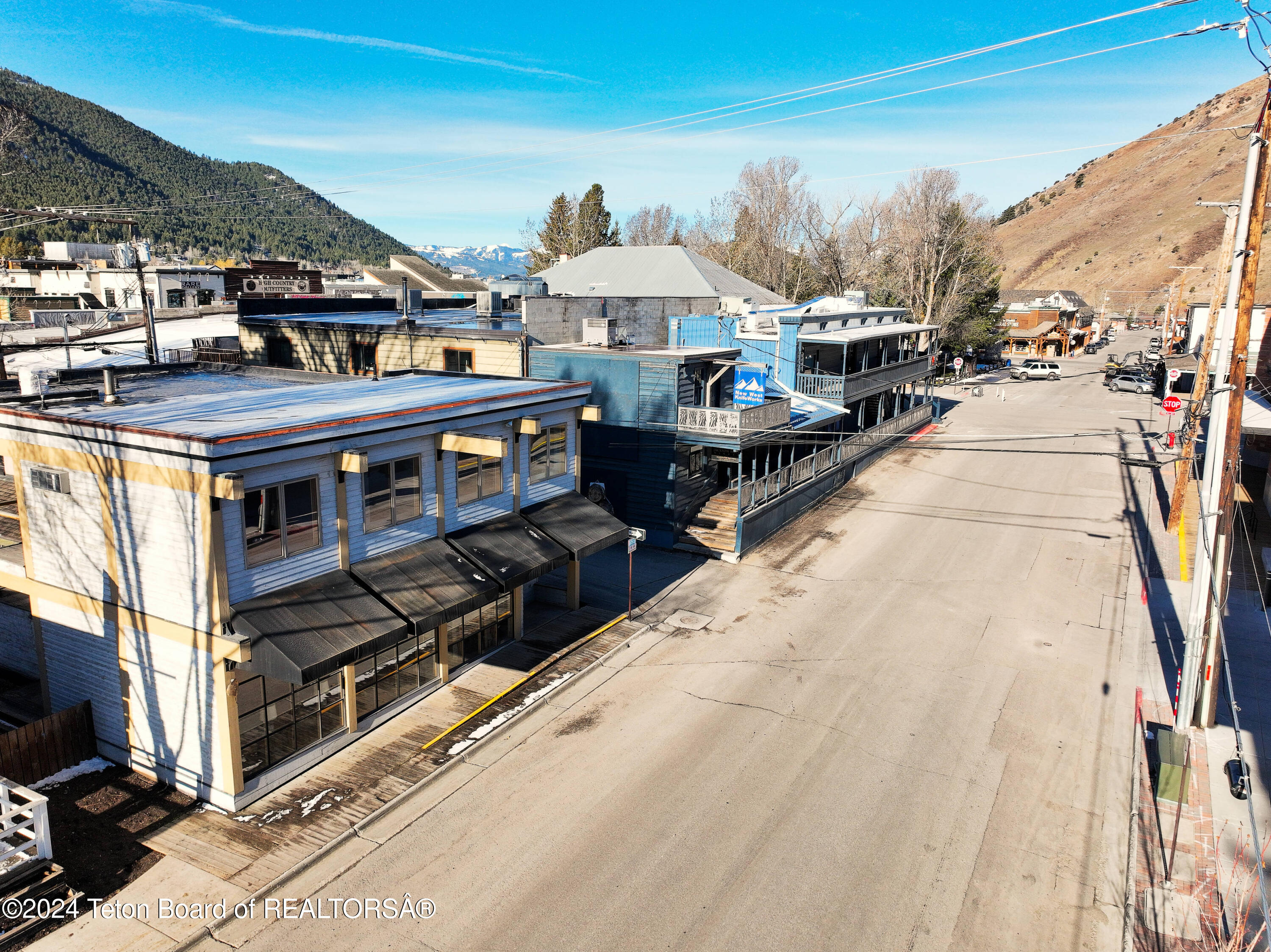 164 E DELONEY Avenue