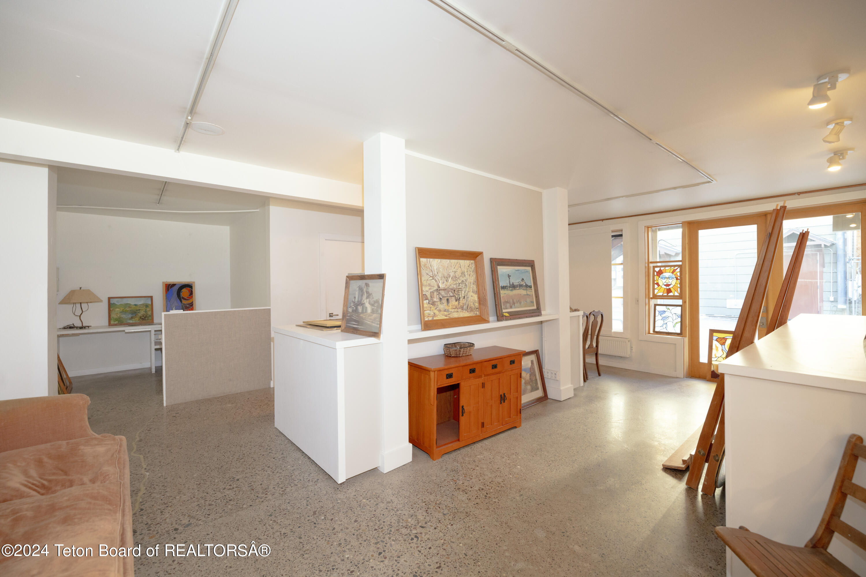 164 E DELONEY Avenue