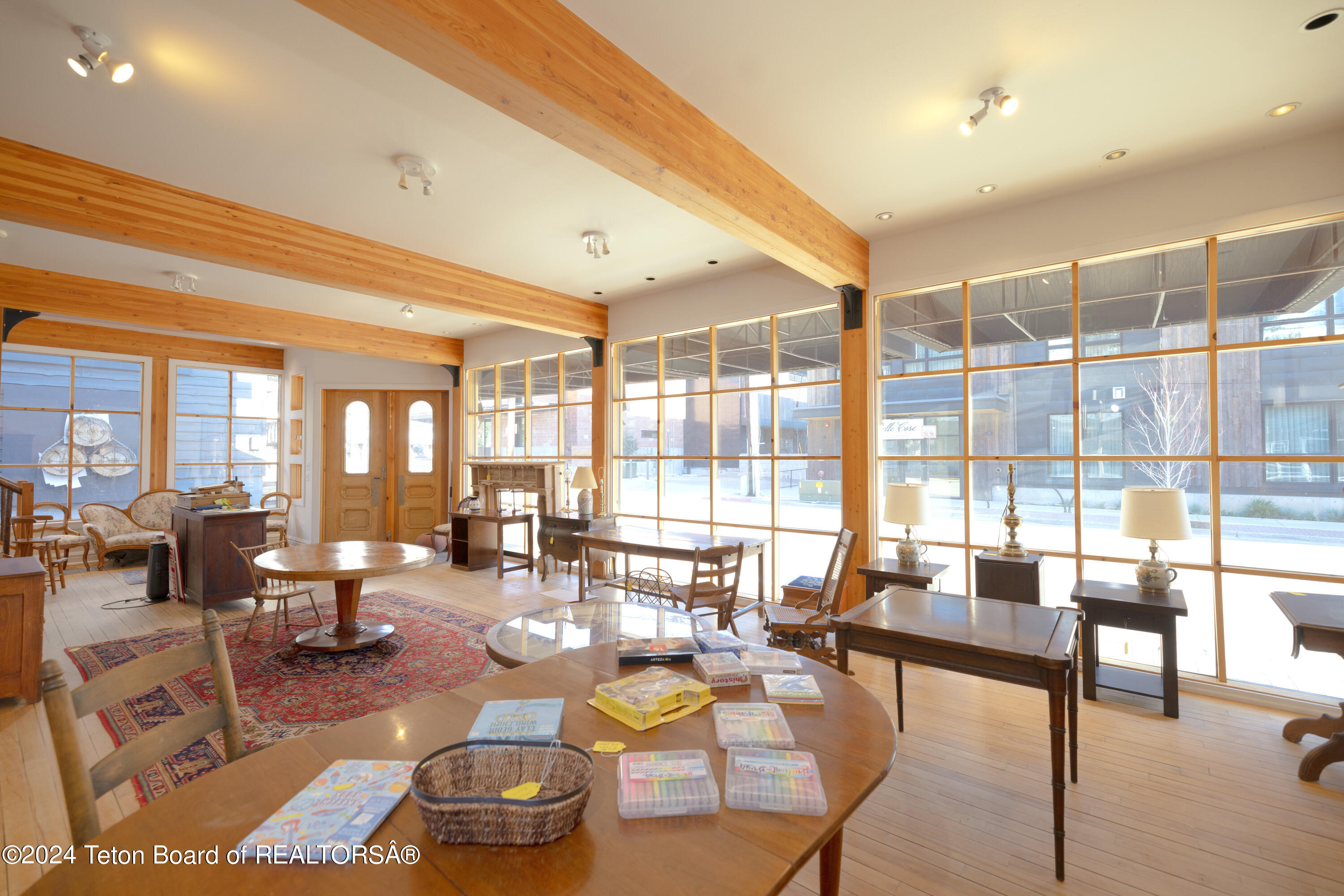 164 E DELONEY Avenue