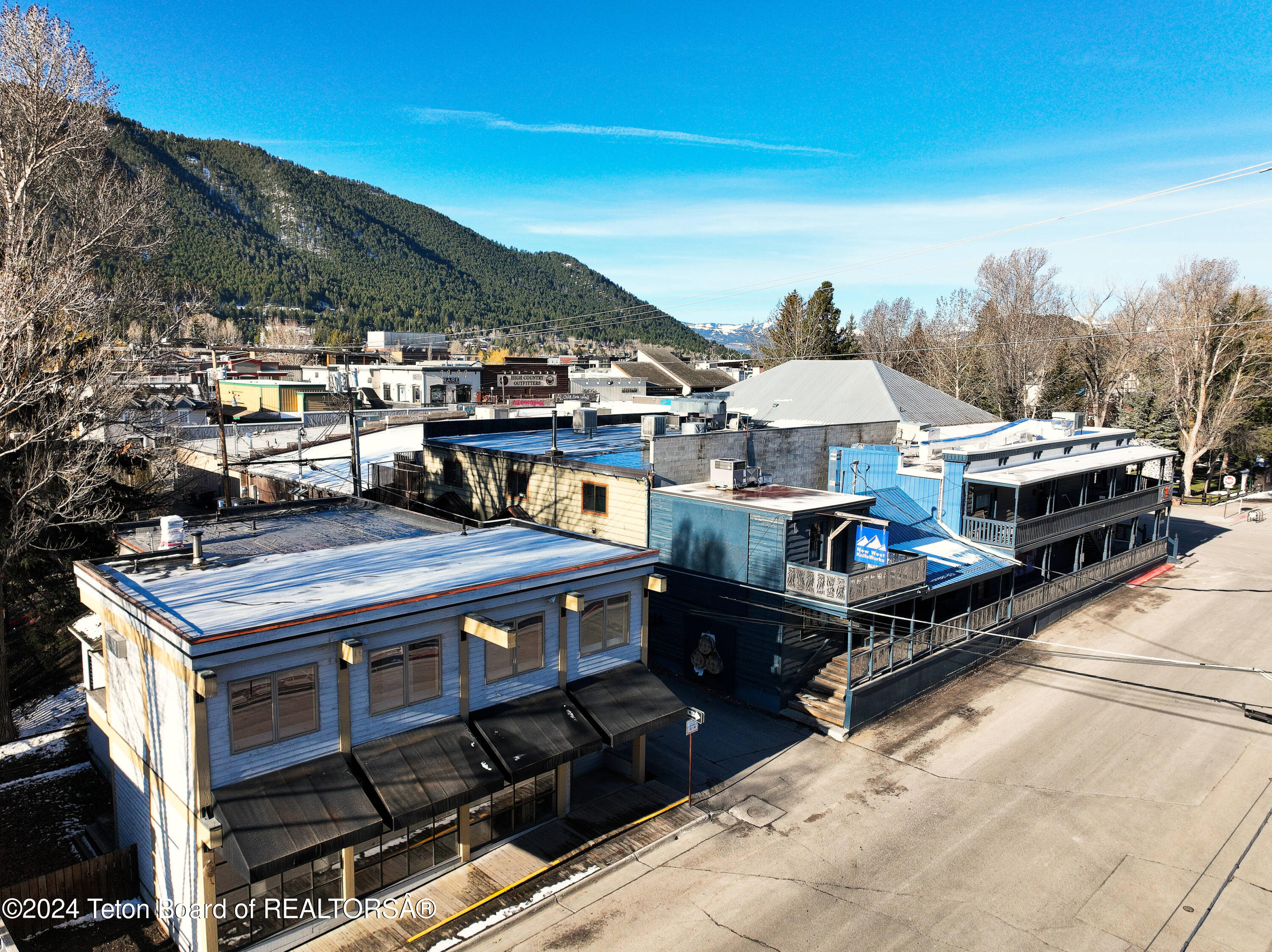 164 E DELONEY Avenue