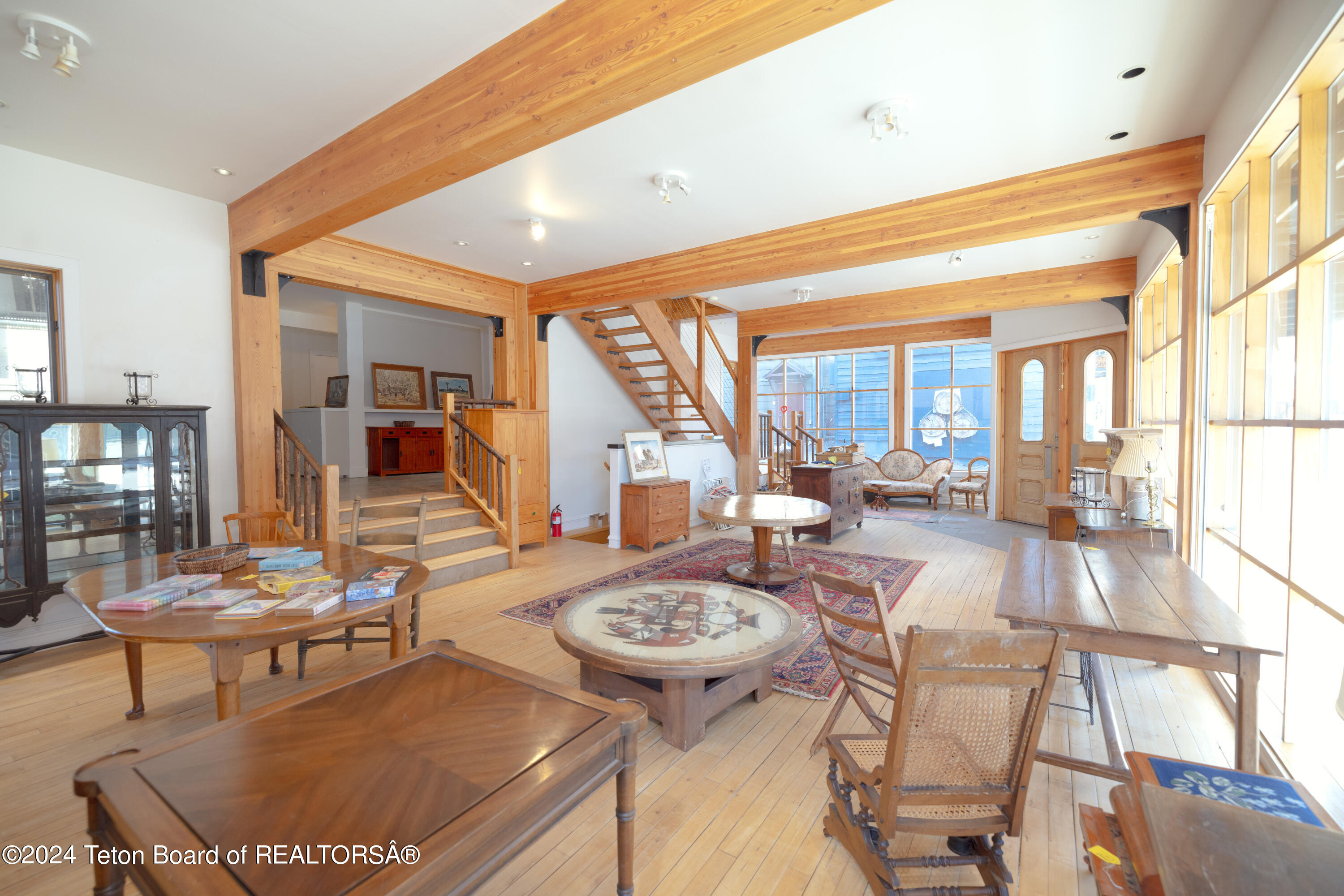 164 E DELONEY Avenue