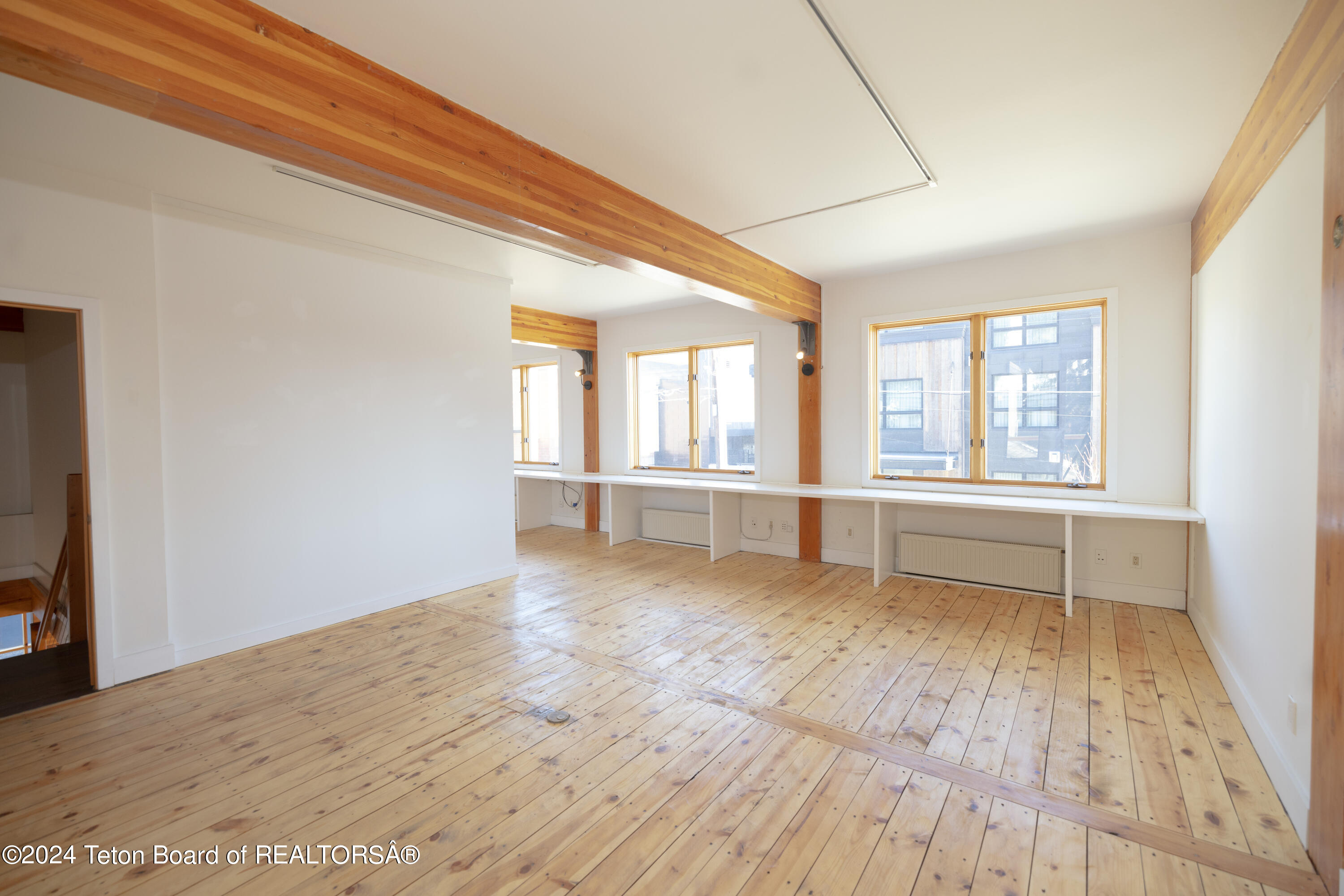 164 E DELONEY Avenue