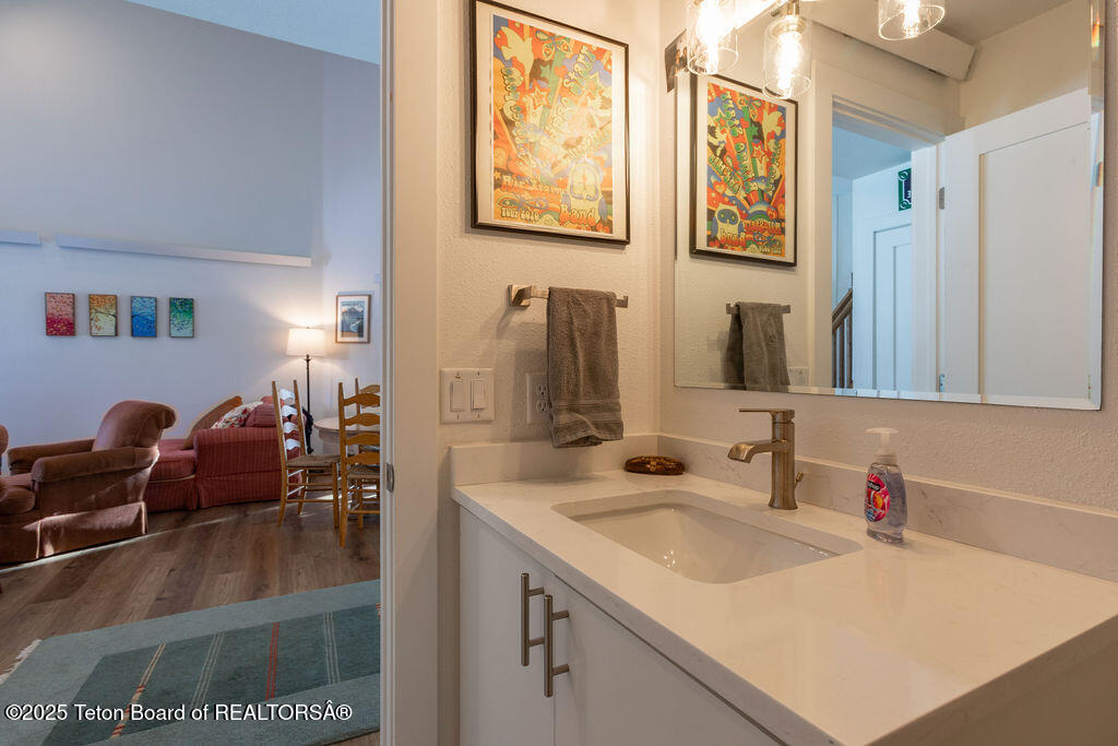 1875 W CINNAMON TEAL Road