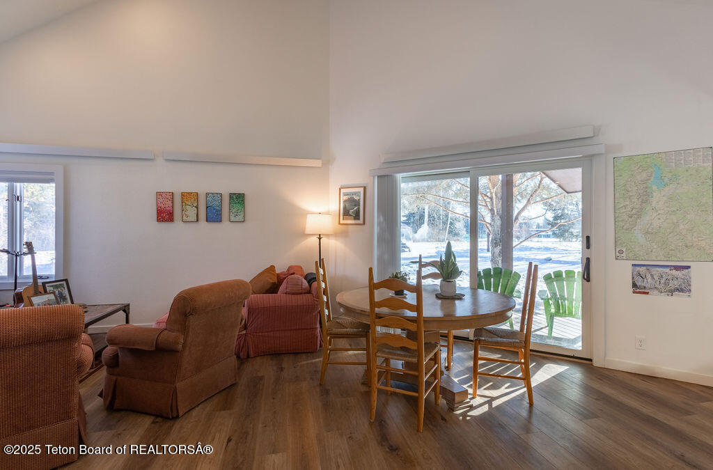 1875 W CINNAMON TEAL Road