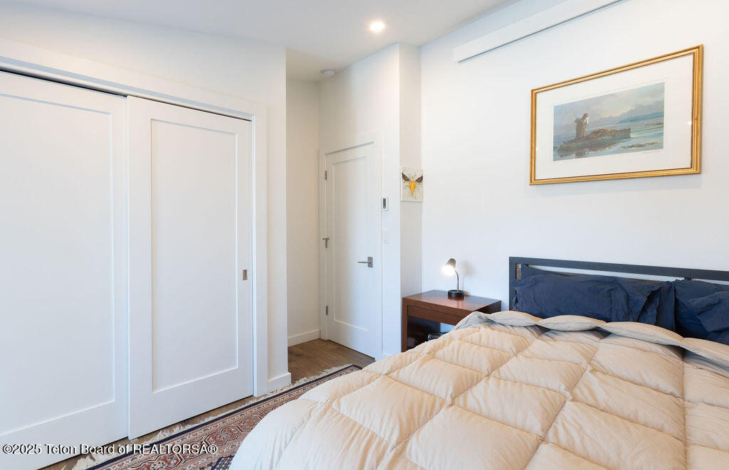 1875 W CINNAMON TEAL Road