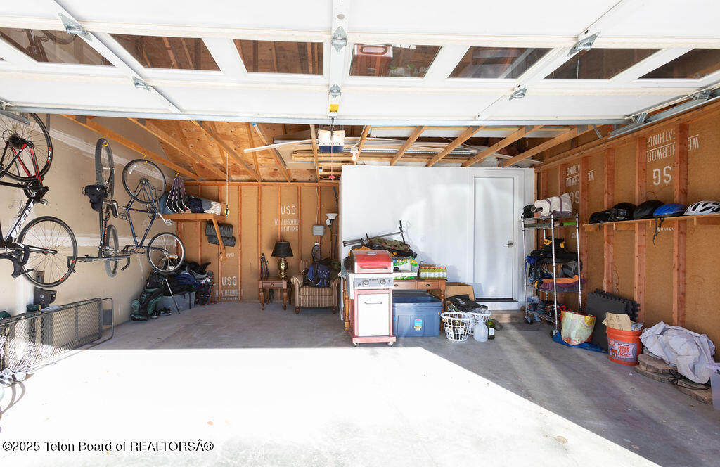 1875 W CINNAMON TEAL Road