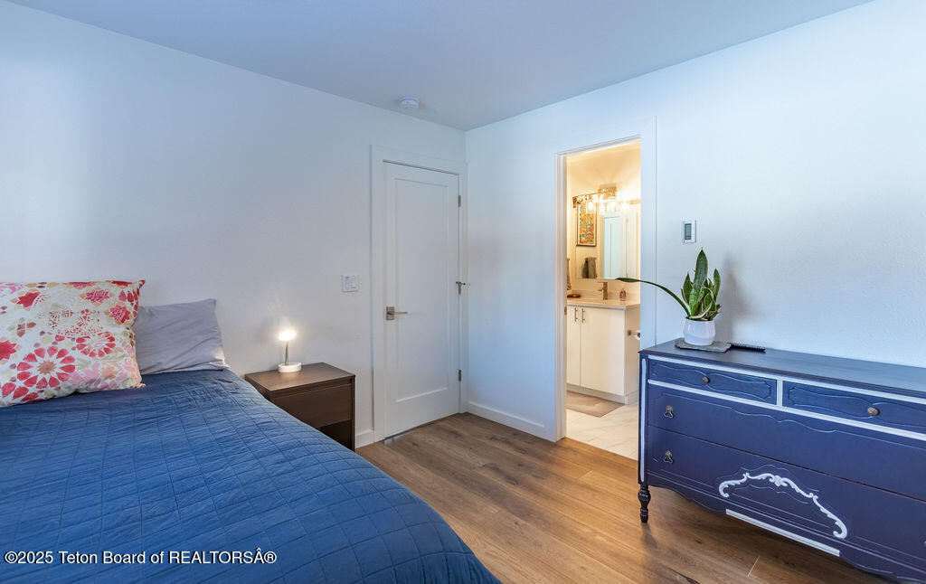 1875 W CINNAMON TEAL Road