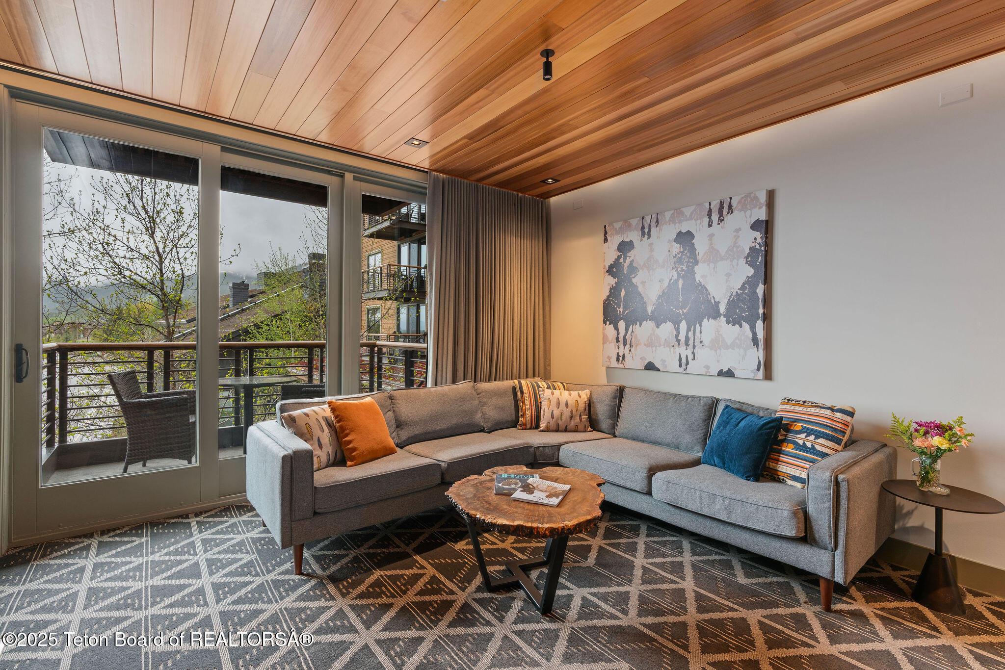 3335 W VILLLAGE Drive, 201/203