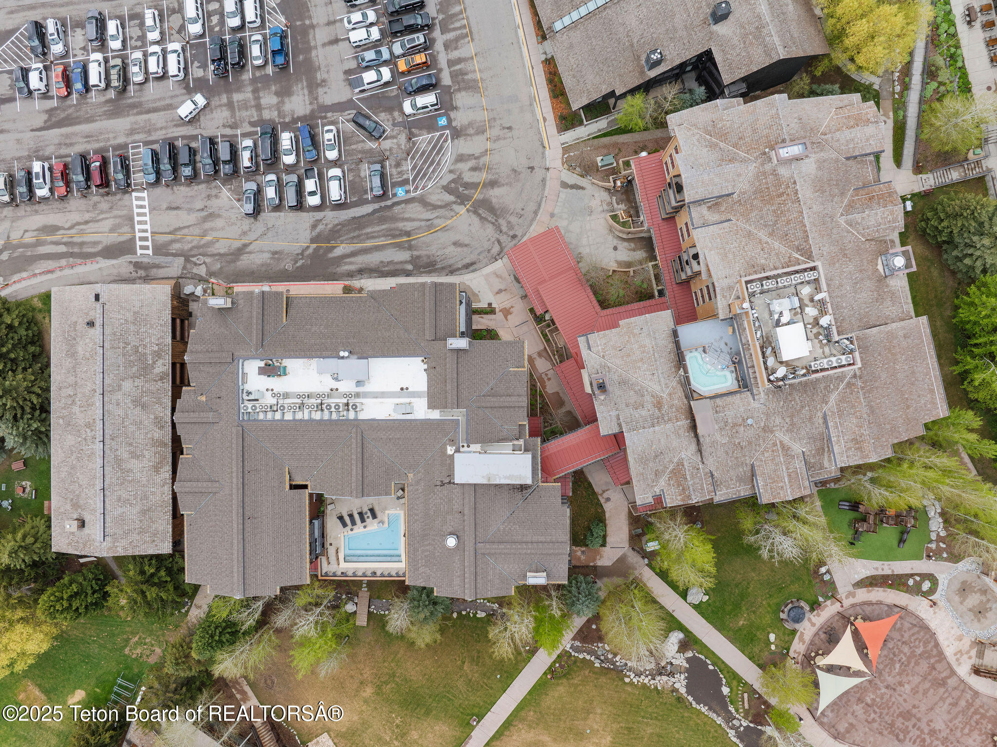 3335 W VILLLAGE Drive, 201/203