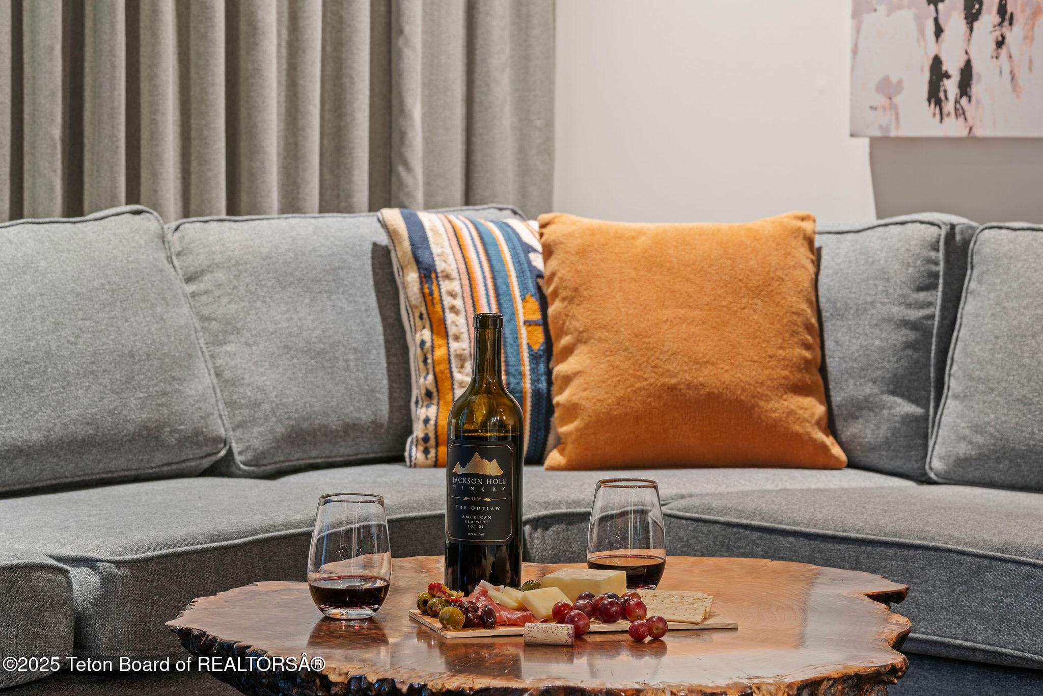 3335 W VILLLAGE Drive, 201/203