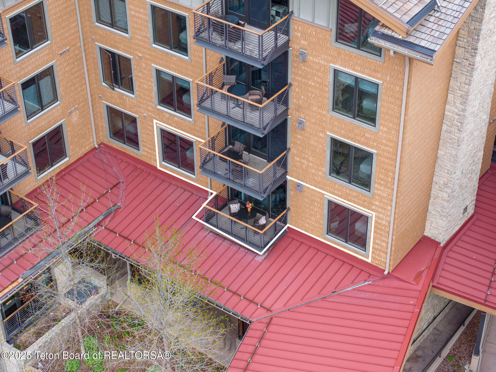 3335 W VILLLAGE Drive, 201/203