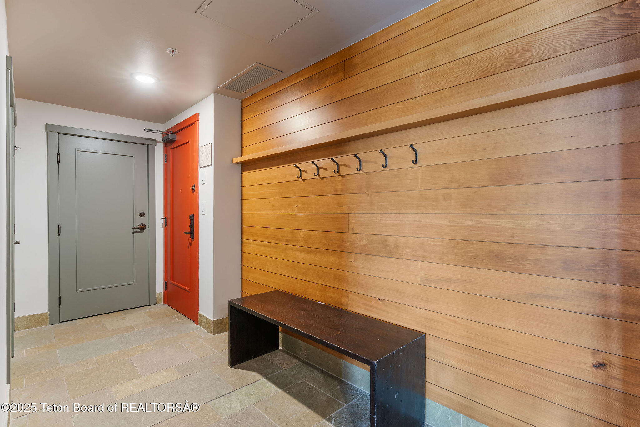 3335 W VILLLAGE Drive, 201/203