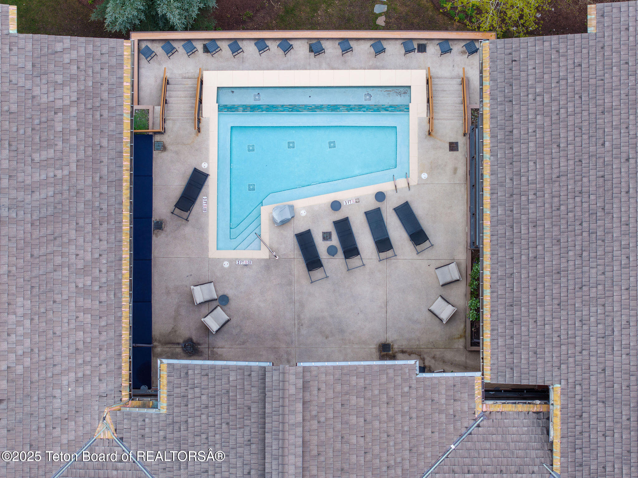 3335 W VILLLAGE Drive, 201/203