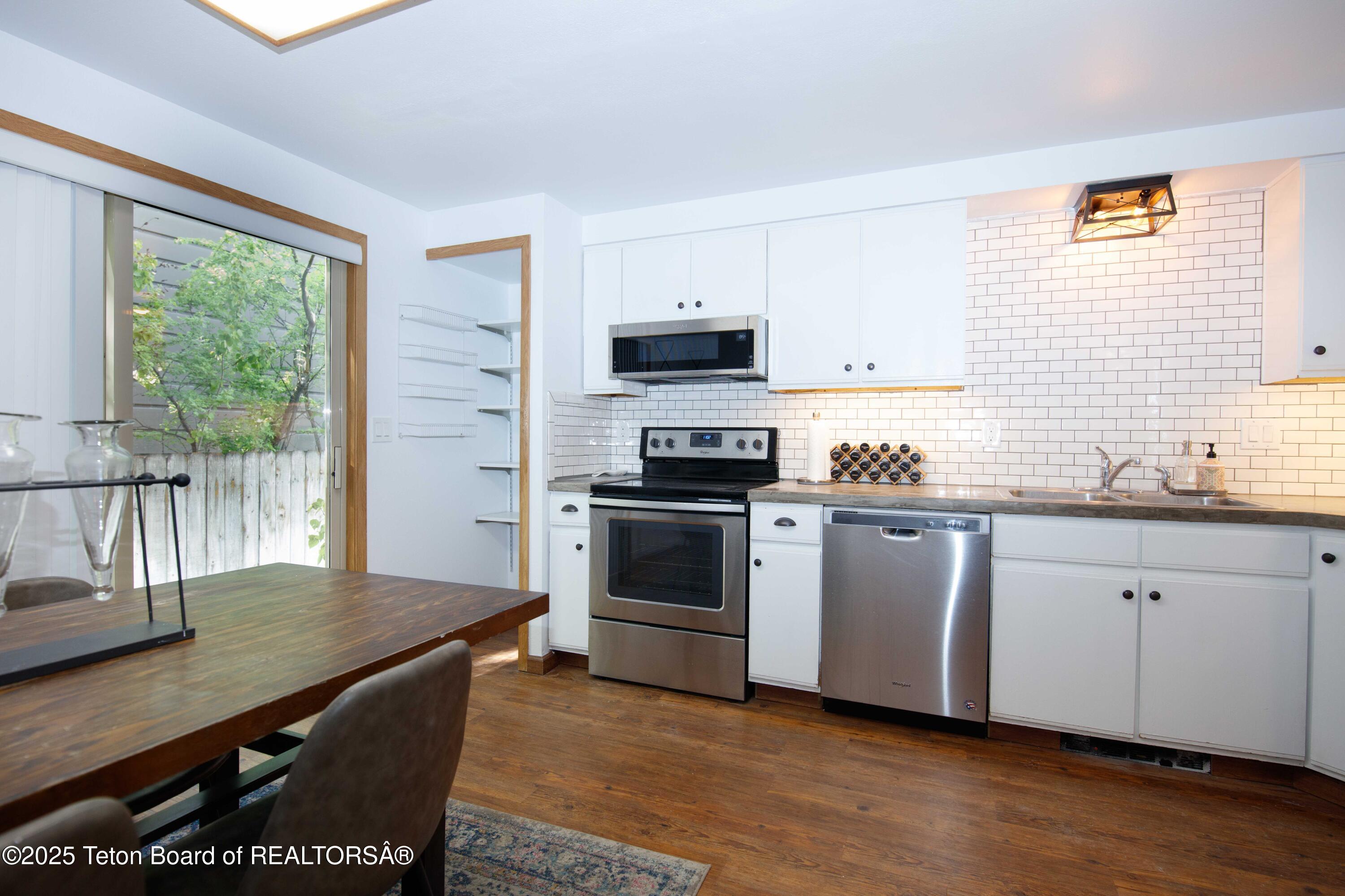 365 N GLENWOOD Street, H