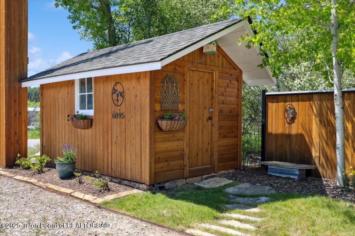 6895 E LITTLE SCHOOL Road