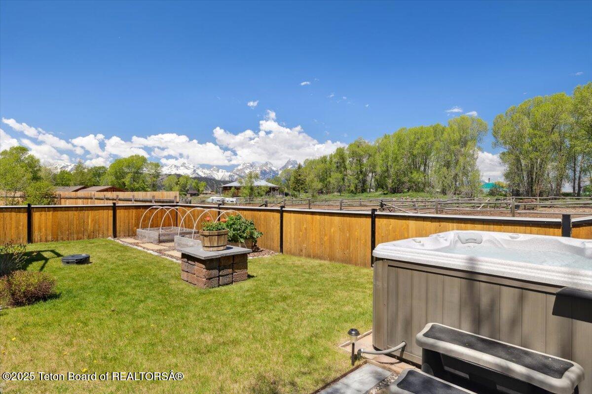 6895 E LITTLE SCHOOL Road