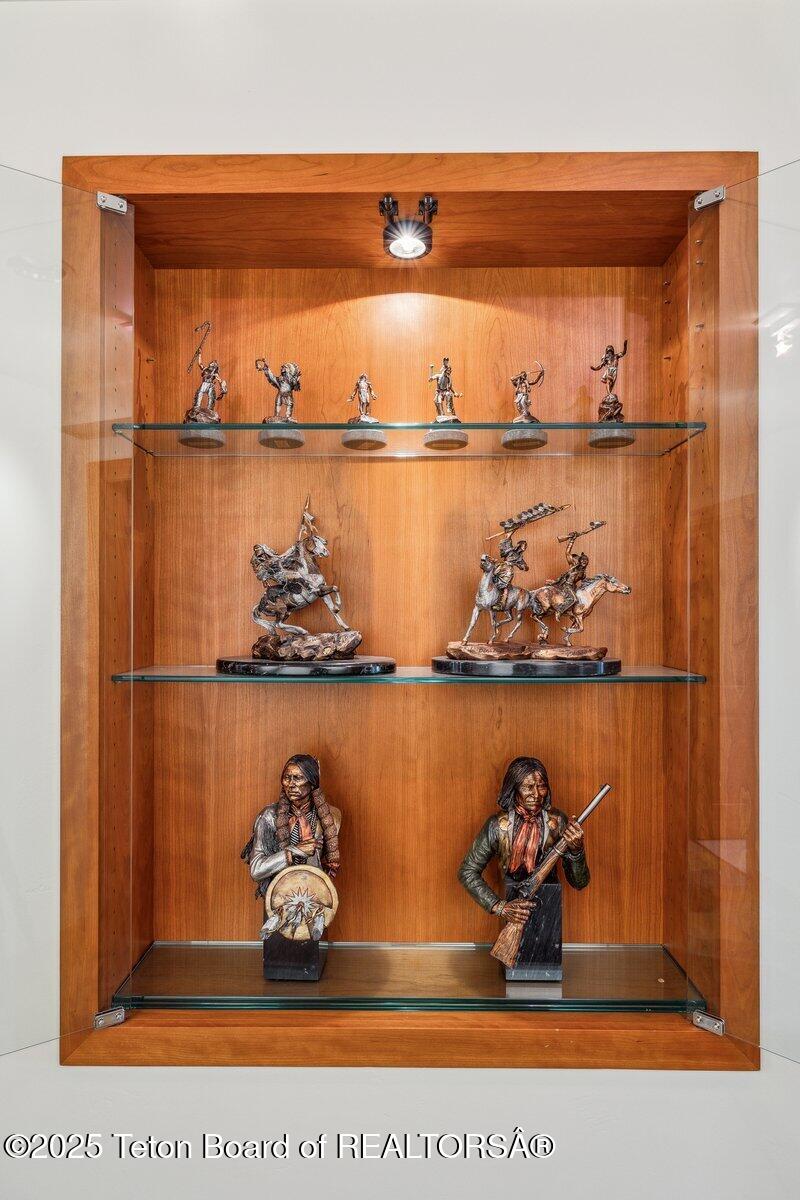 460 MOULTON LOOP Road