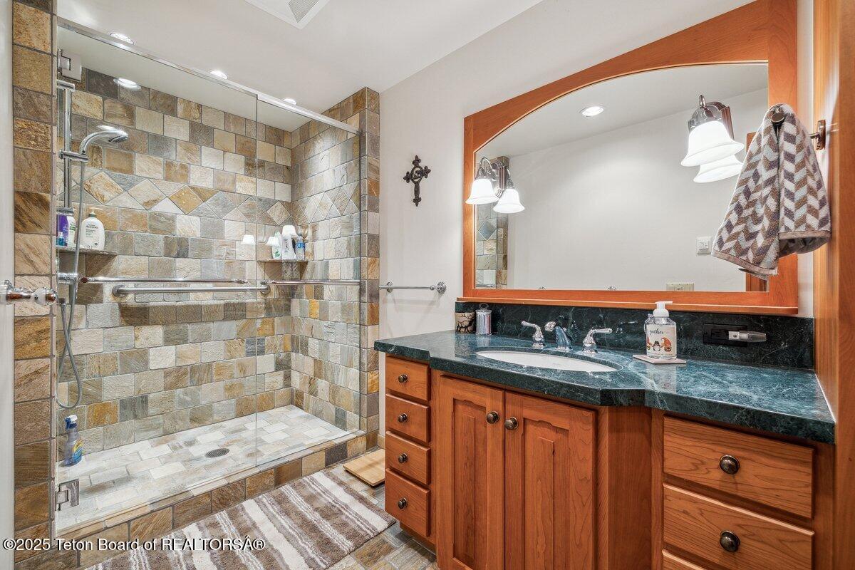 460 MOULTON LOOP Road